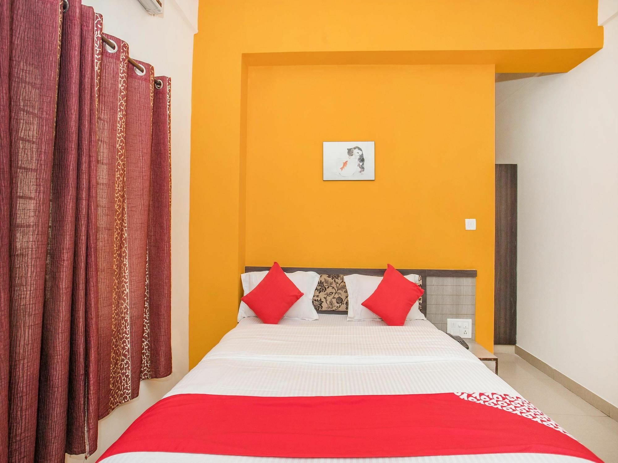 Hotel Oyo 15711 Athiti Residency Bangalore