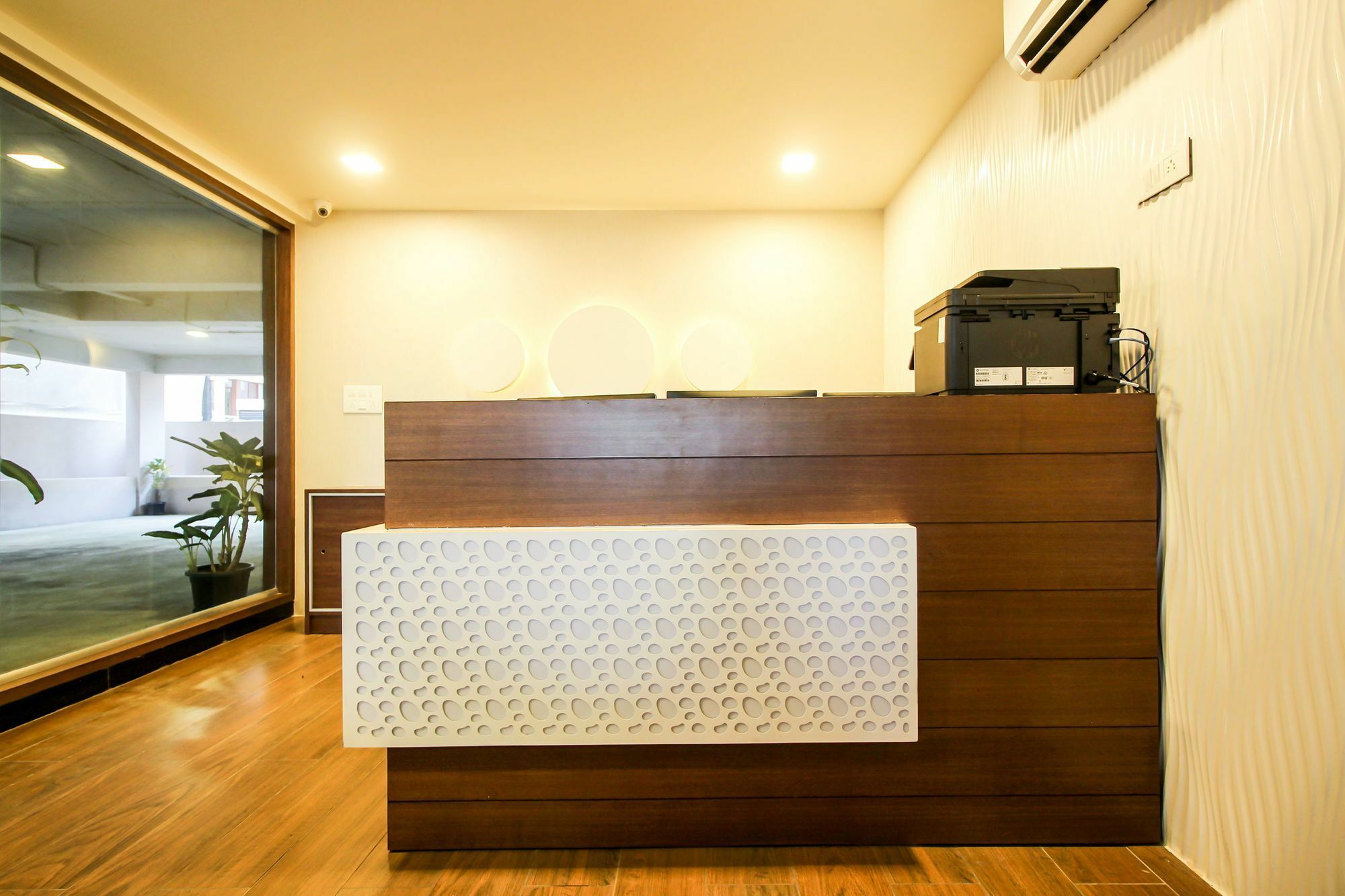 Hotel Oyo 8045 Crest Bangalore
