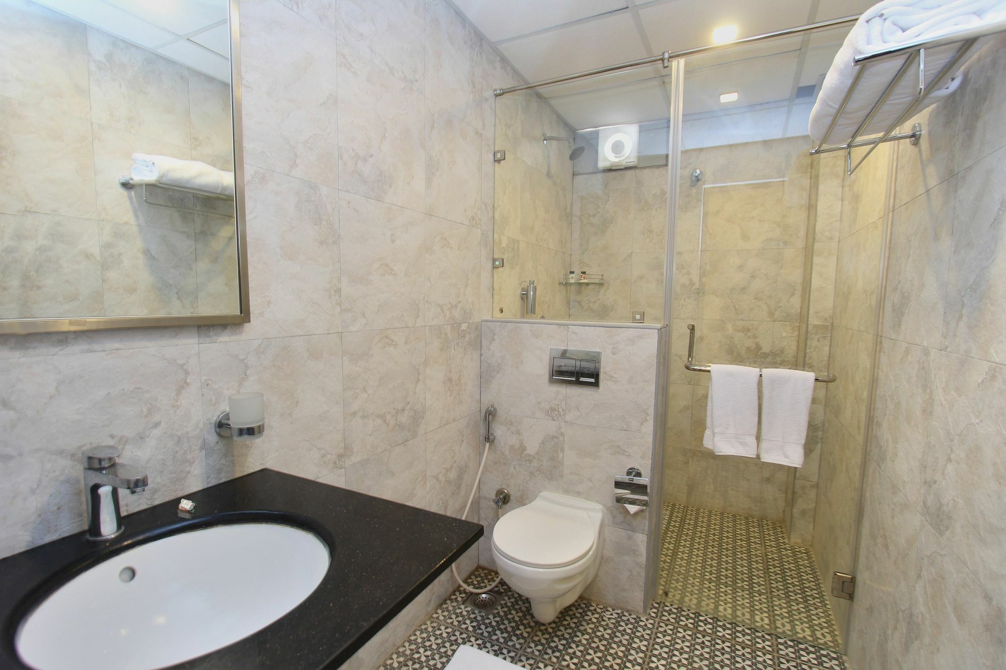 Oyo 8045 Crest Hotel 3*