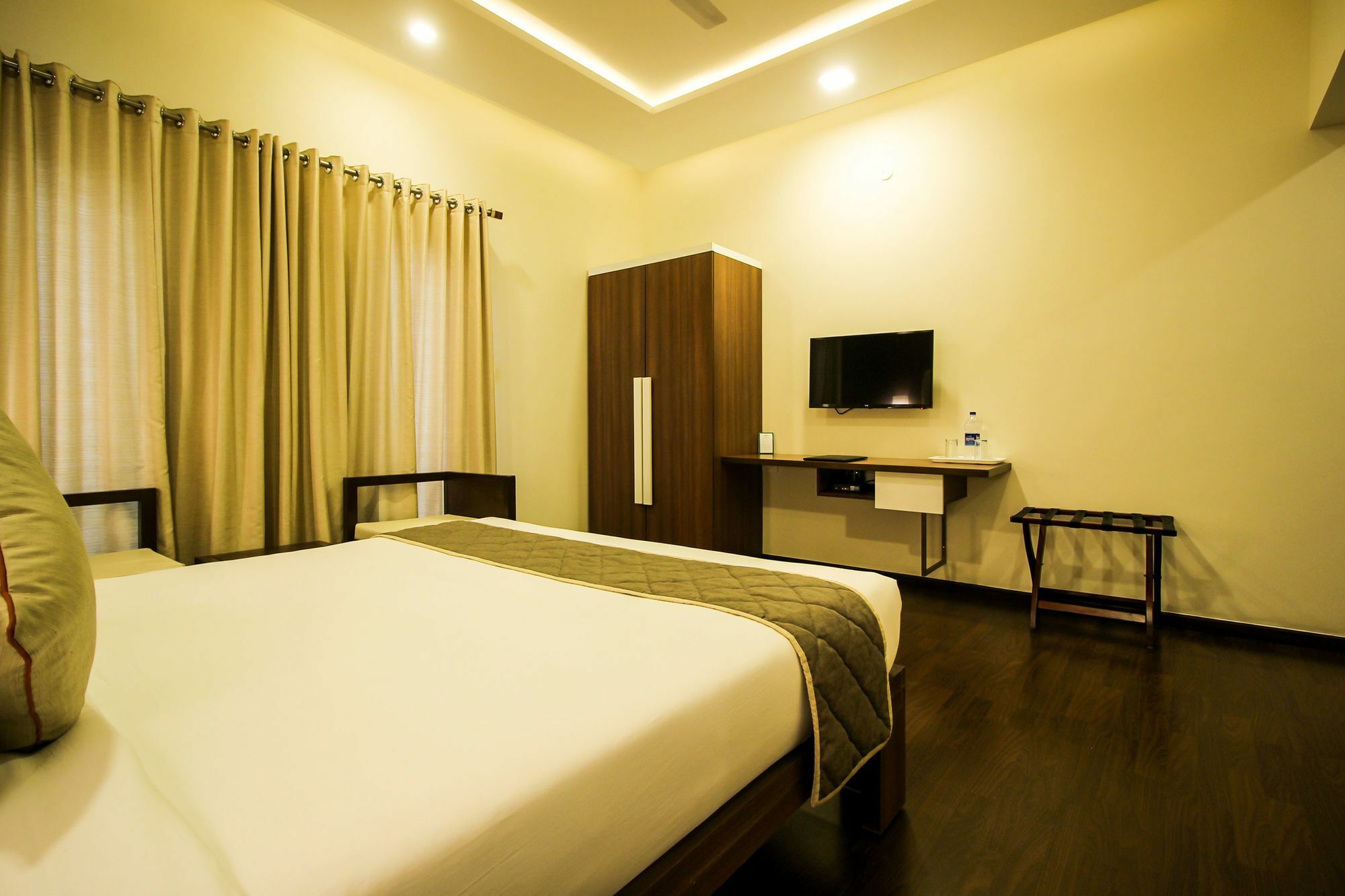 Hotel Oyo 8045 Crest