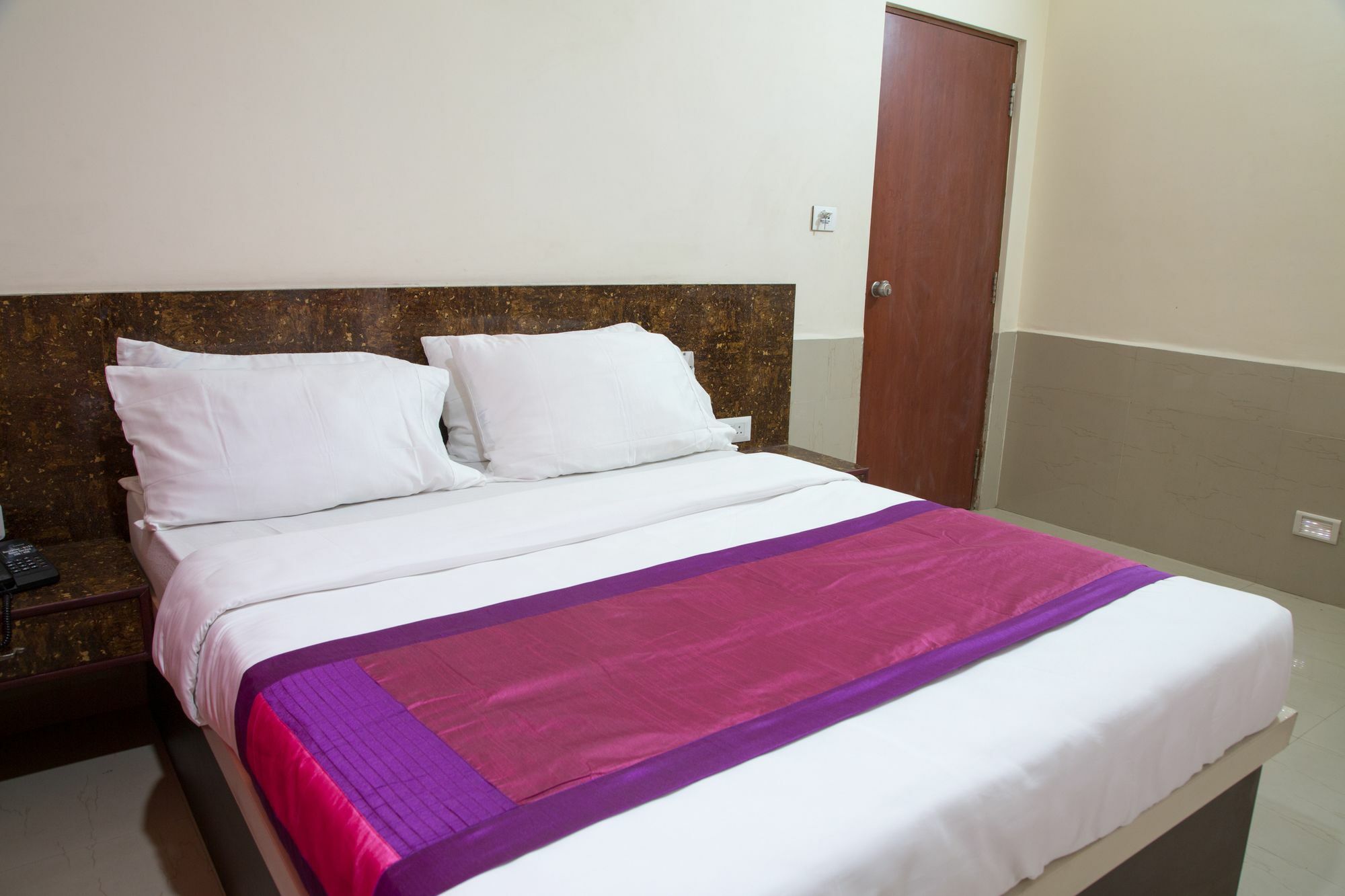 Fabexpress Grand Krishna Deluxe Hotel Bangalore