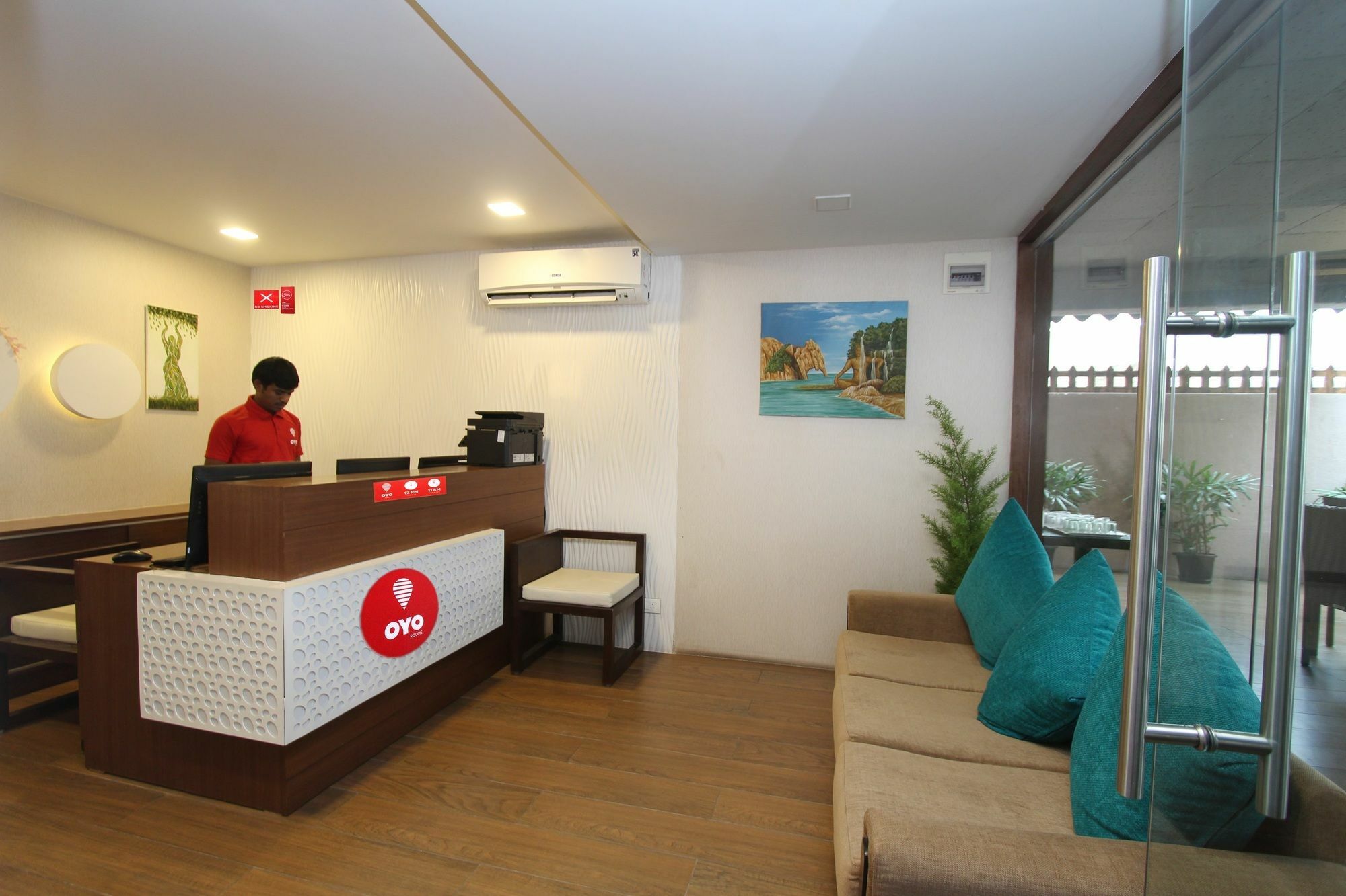 Hotel Oyo 8045 Crest Bangalore