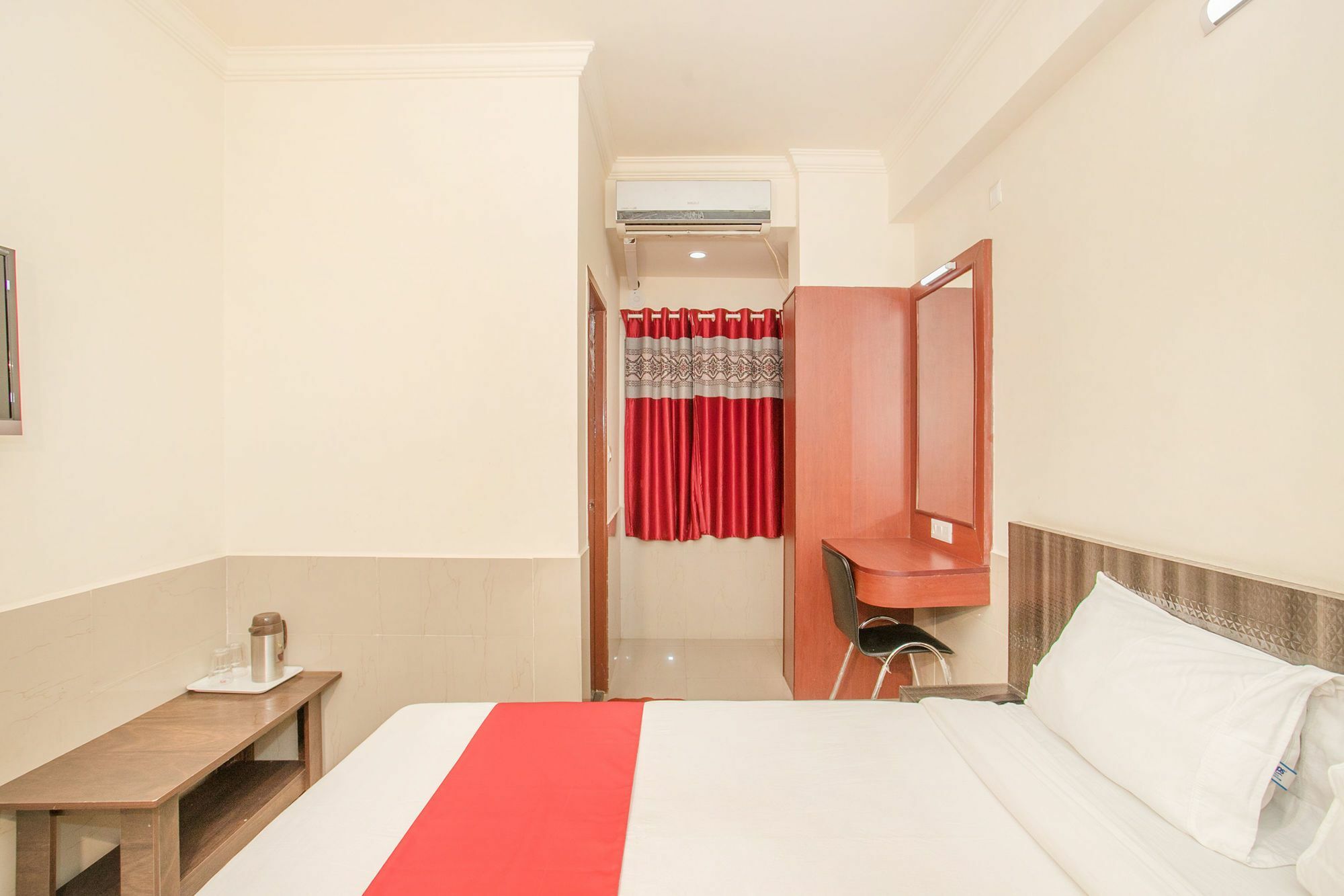 Hotel Fabexpress Grand Krishna Deluxe Bangalore