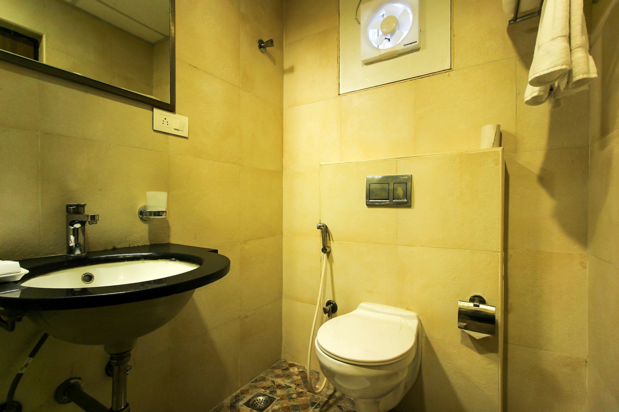 Oyo 8045 Crest Hotel