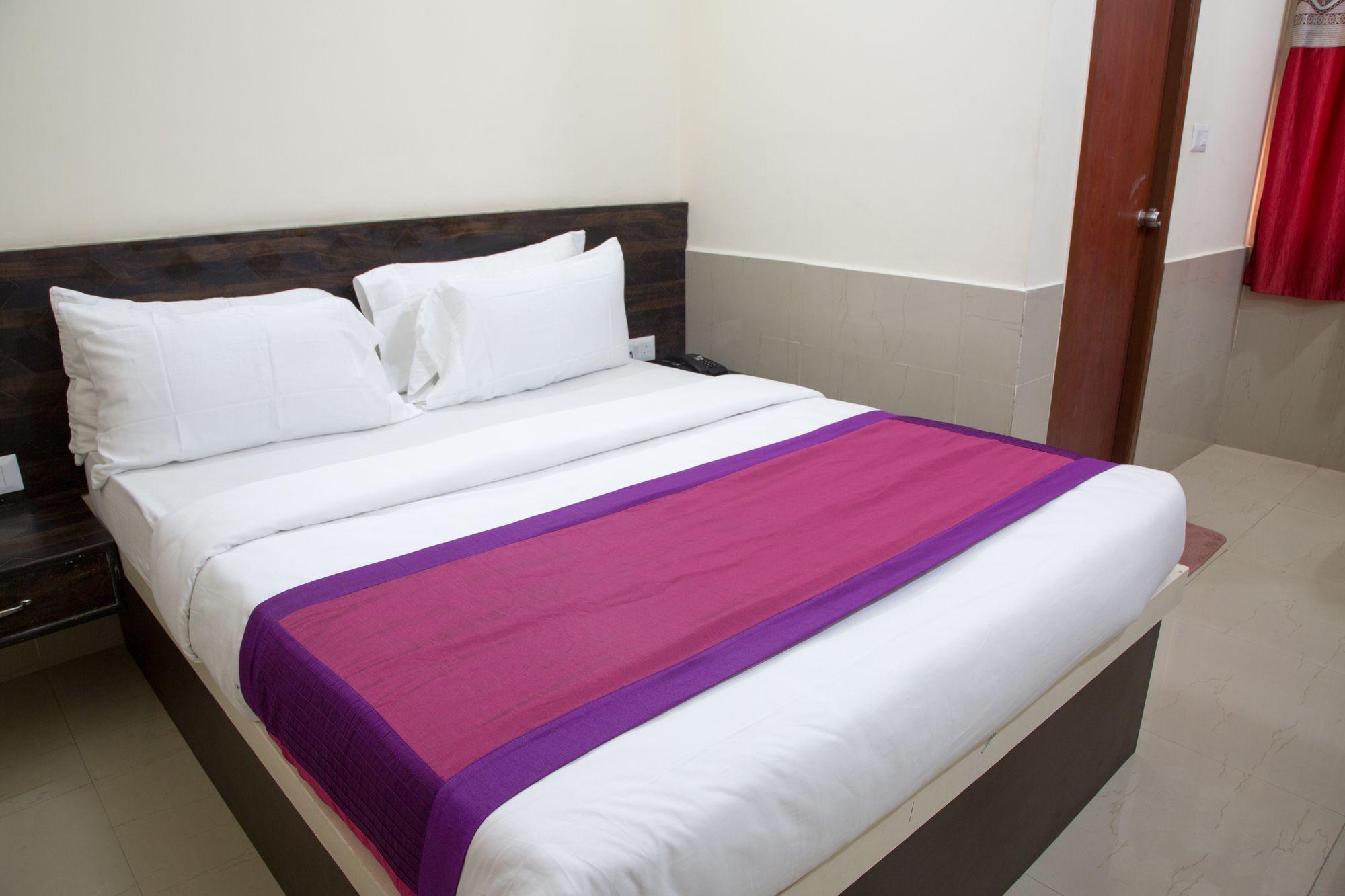 Fabexpress Grand Krishna Deluxe Hotel 3*