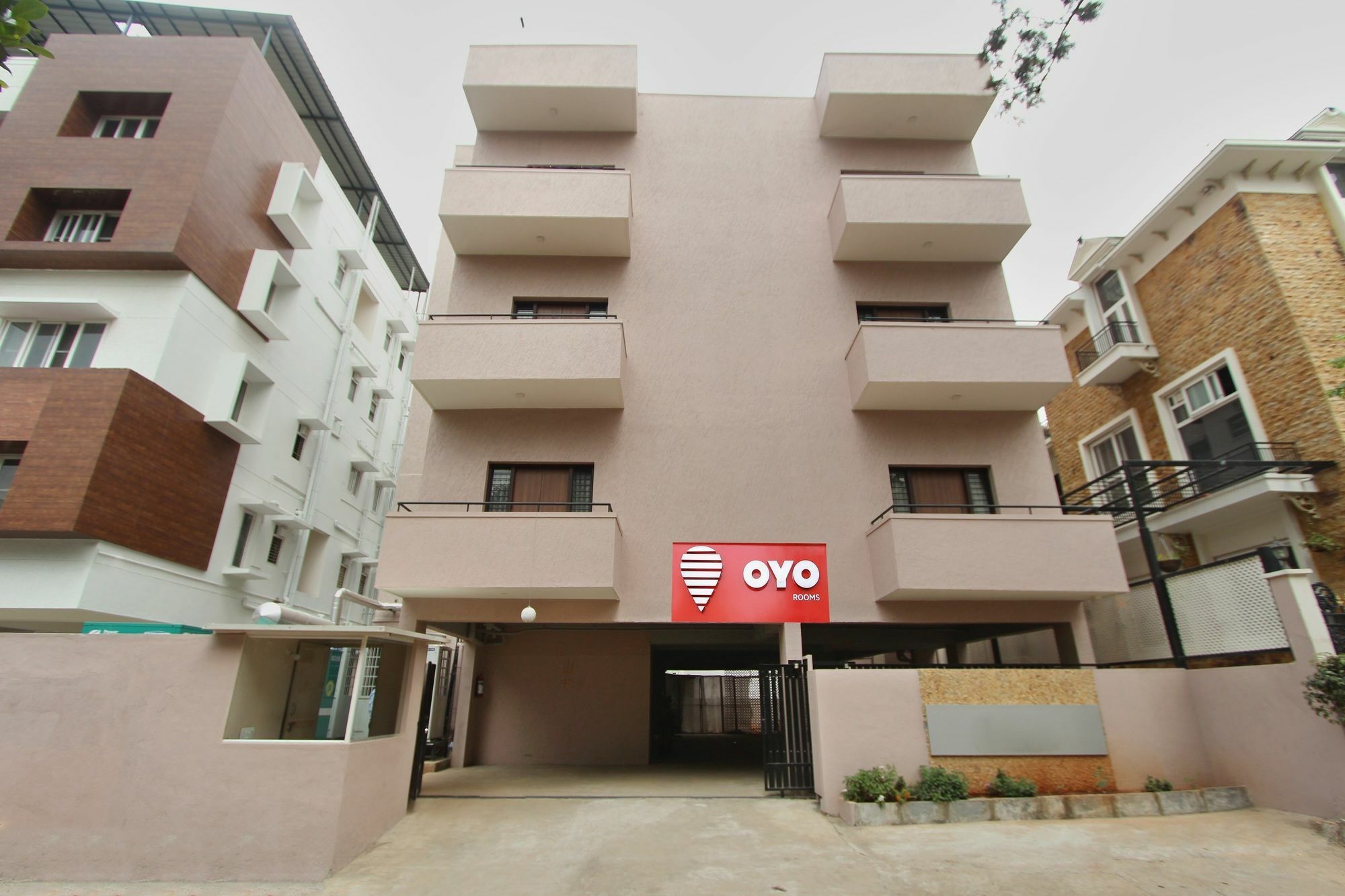 Hotel Oyo 8045 Crest 3*