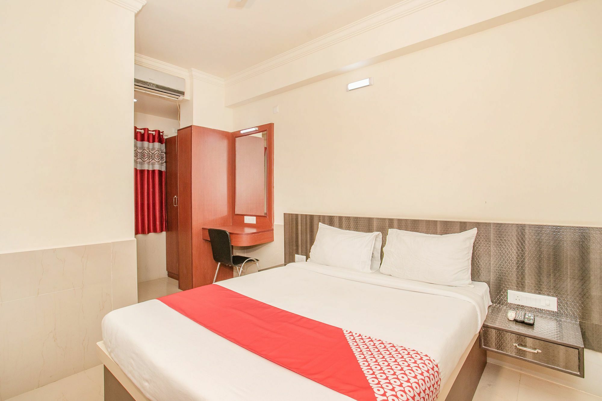 Fabexpress Grand Krishna Deluxe 3*