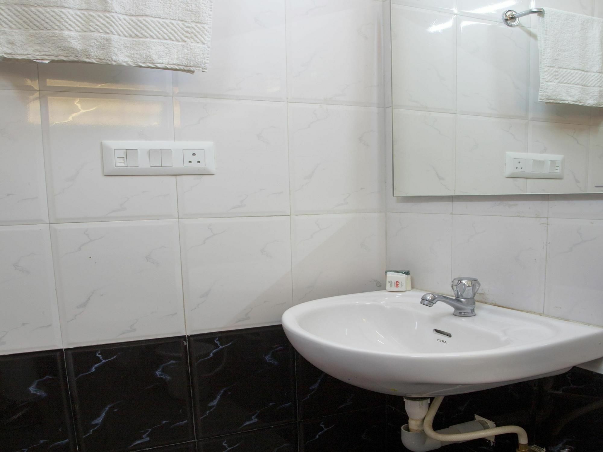 Fabexpress Grand Krishna Deluxe Hotel 3*