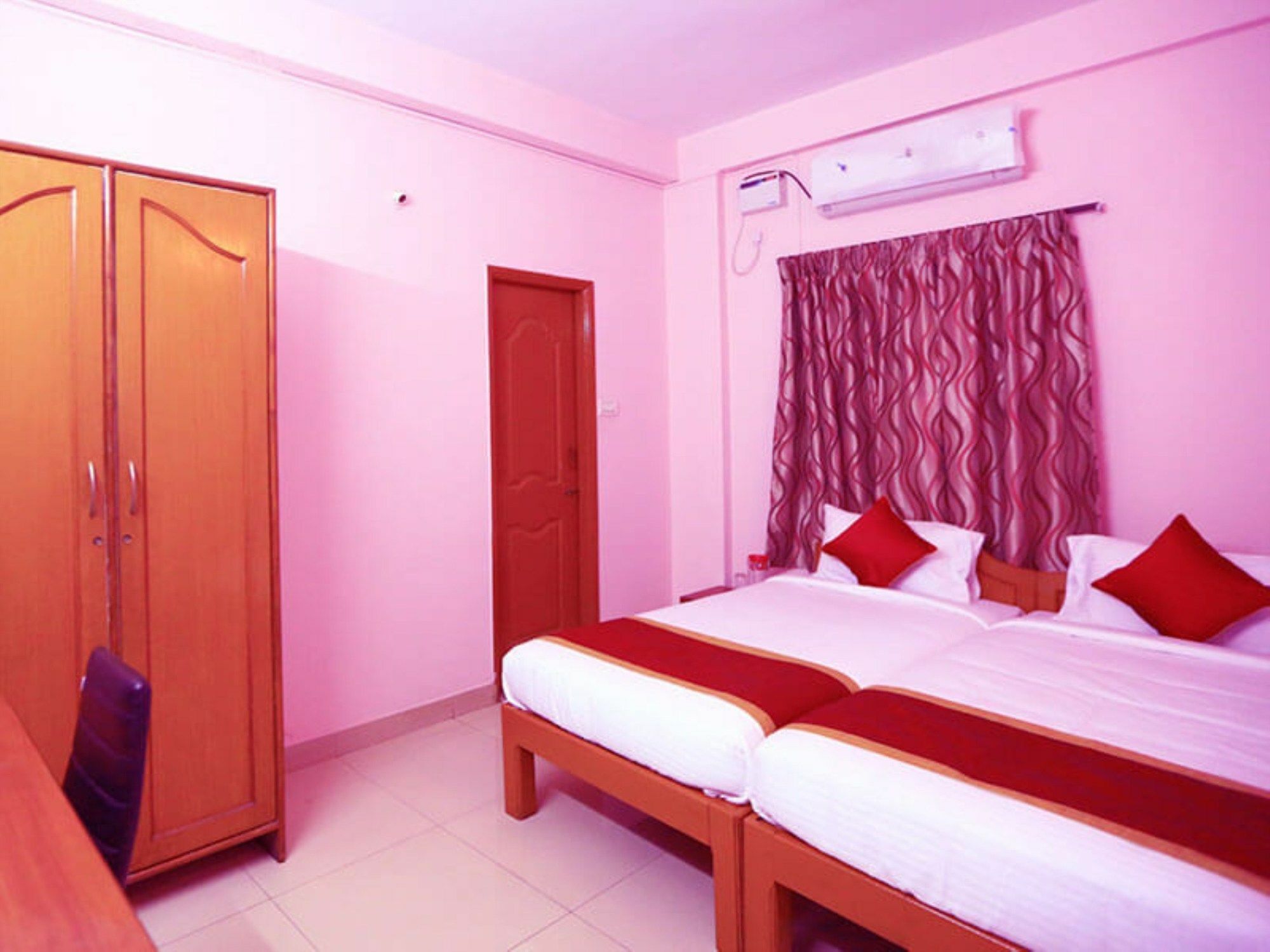 Queen's Castle Hotel Bangalore