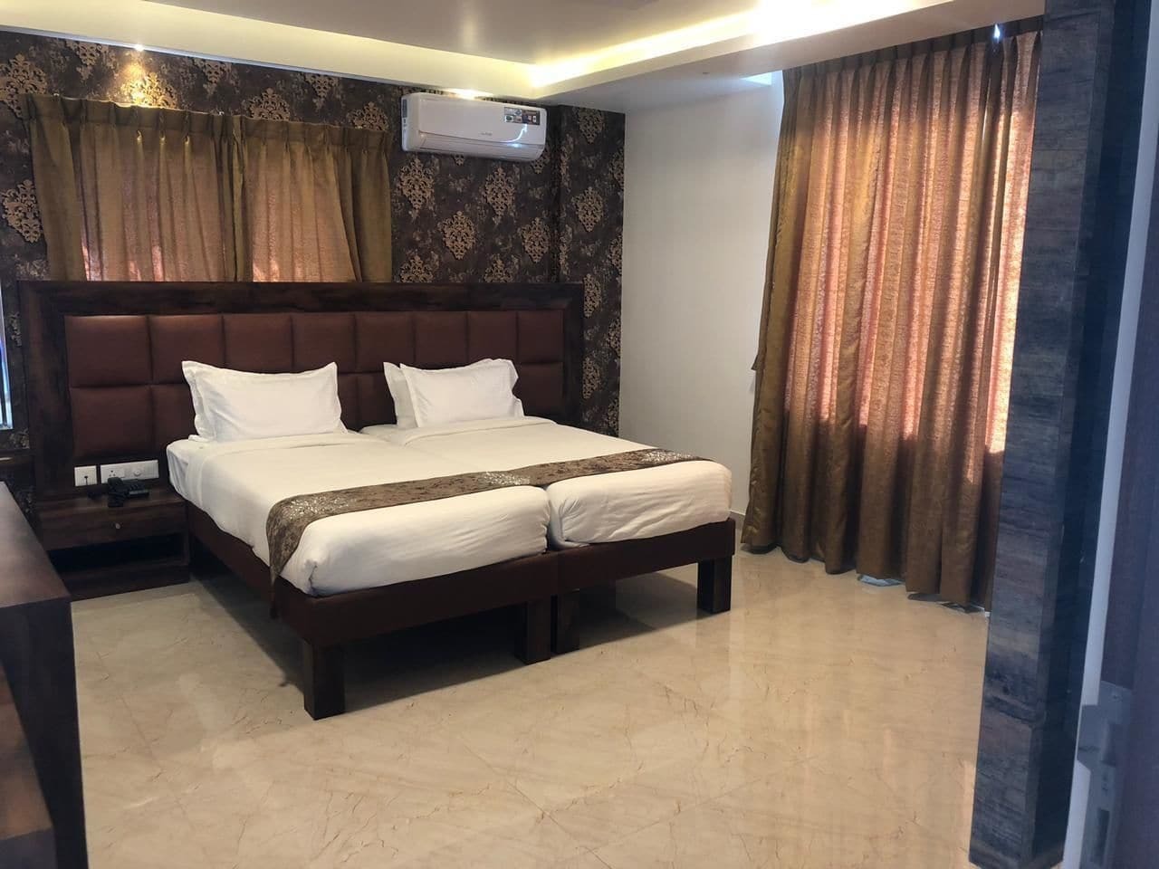 Hotel Ample Paradise