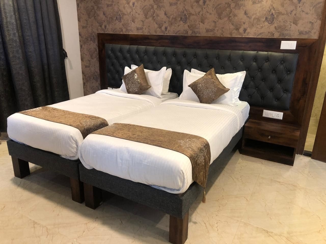 Ample Paradise 3*