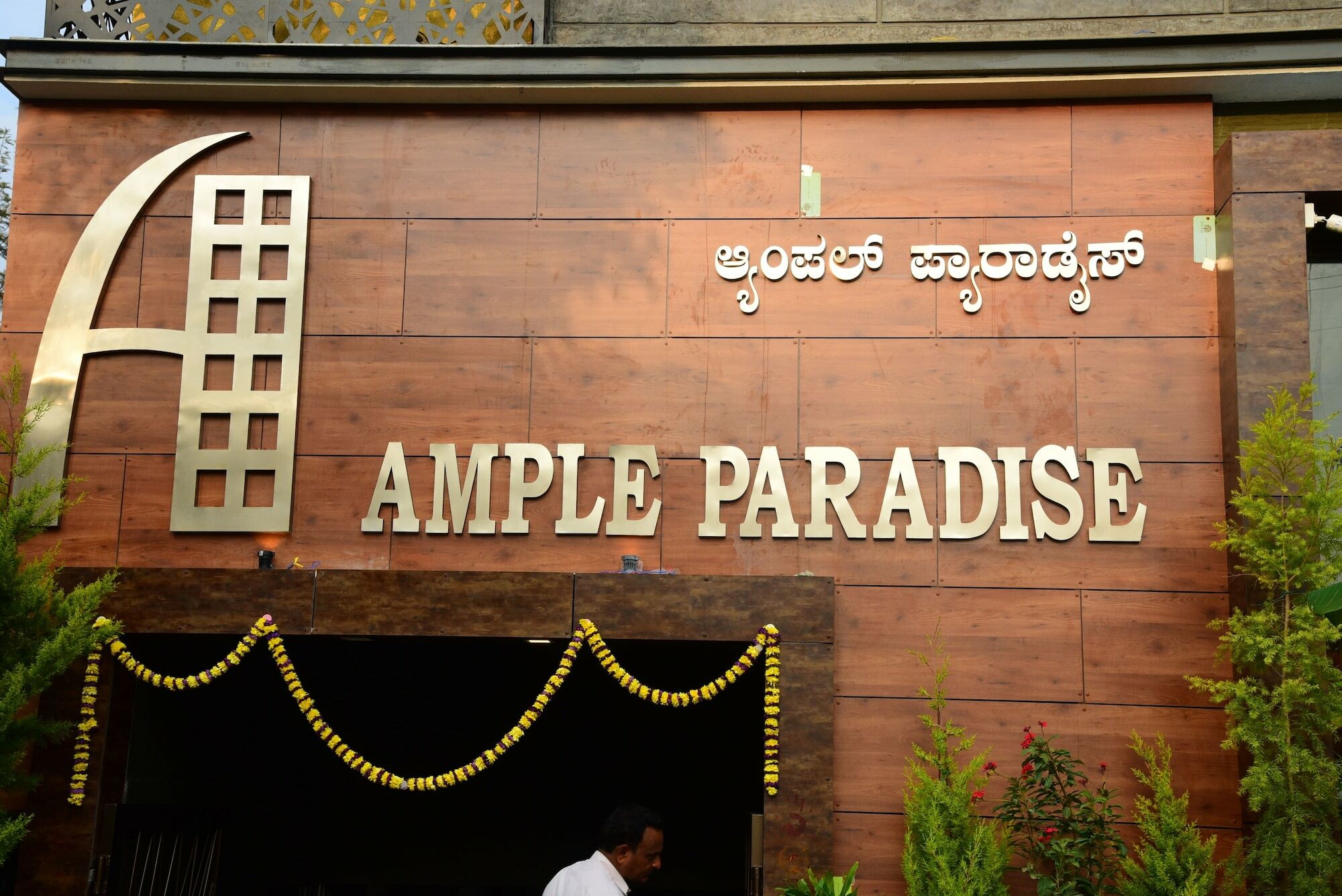 Hotel Ample Paradise