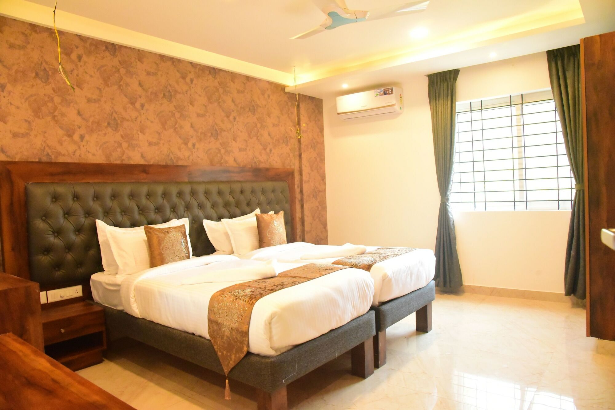 Hotel Ample Paradise
