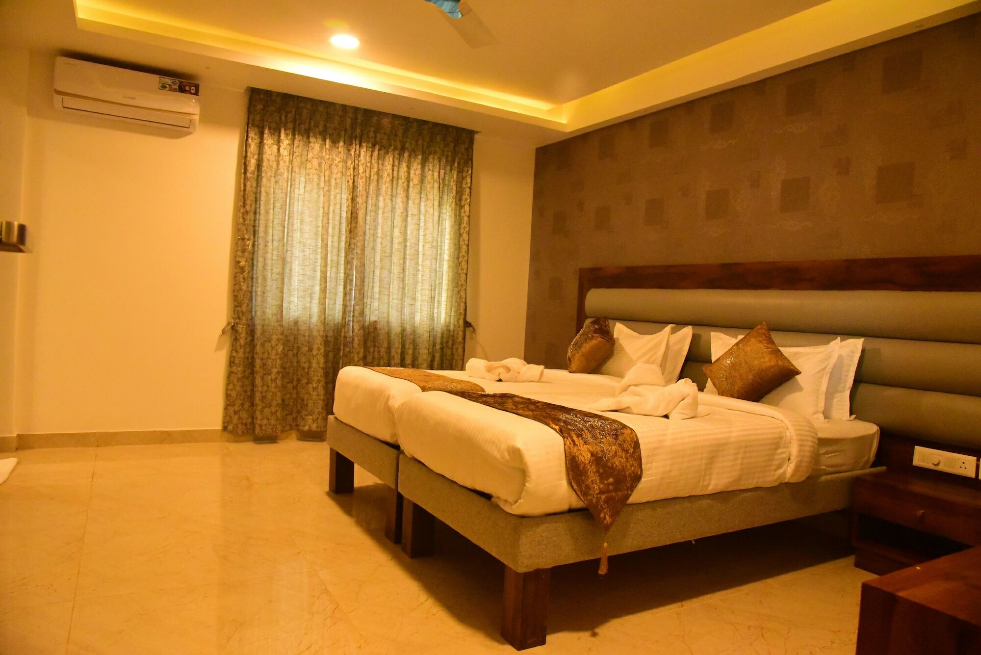 Hotel Ample Paradise