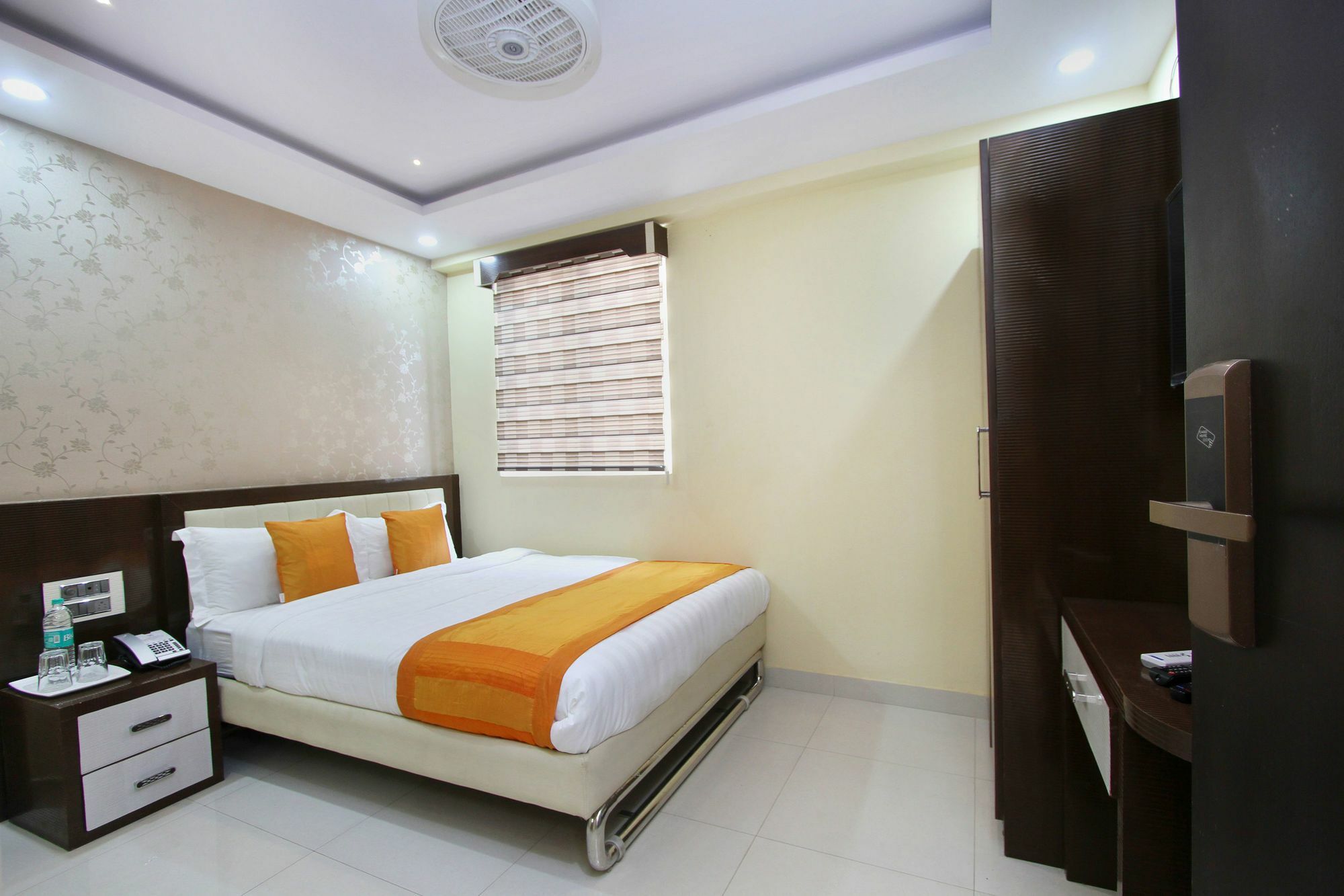 Oyo 5381 Swaraj Sarovar Hotel 2*