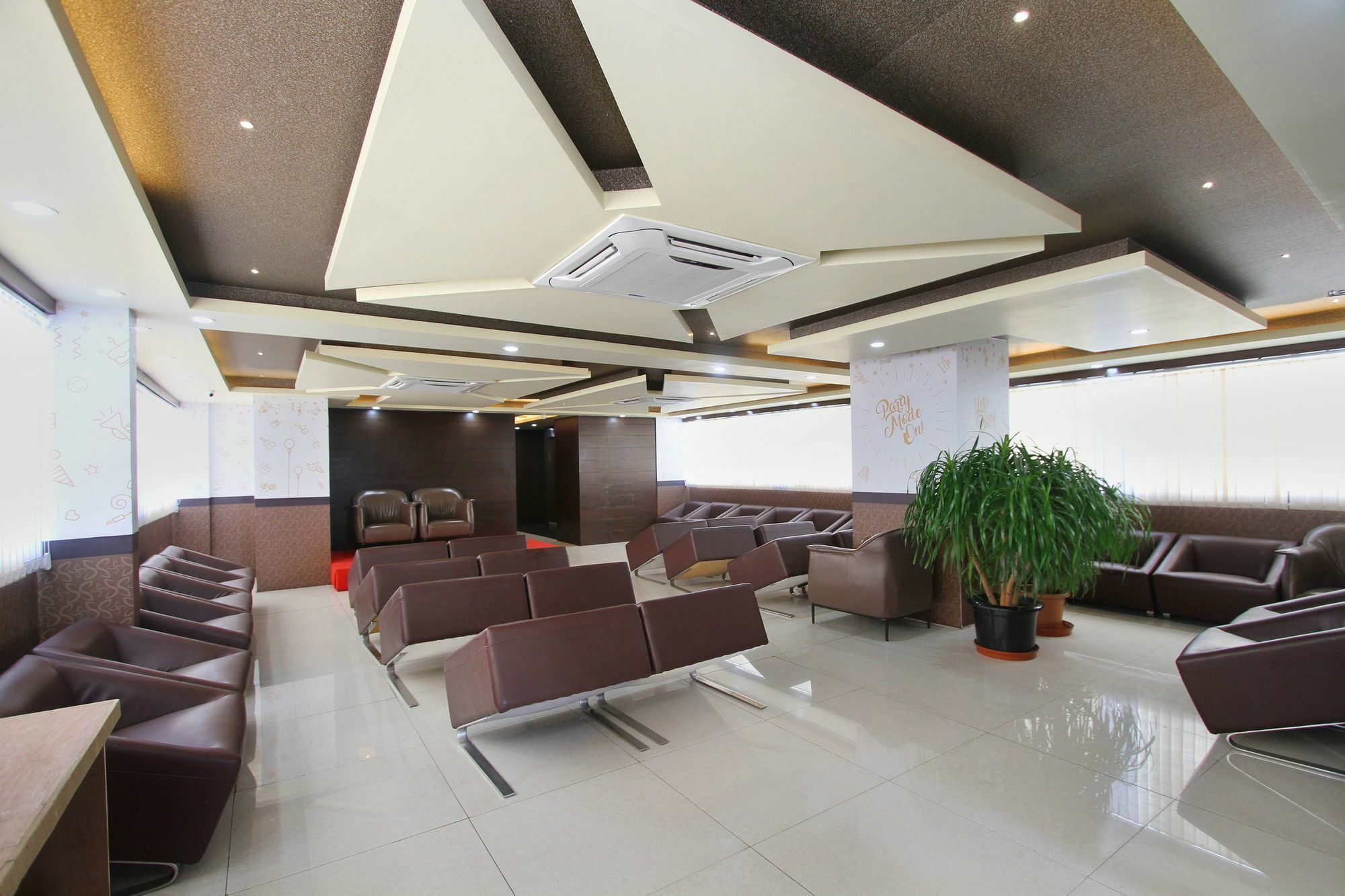 Oyo 5381 Swaraj Sarovar 2*