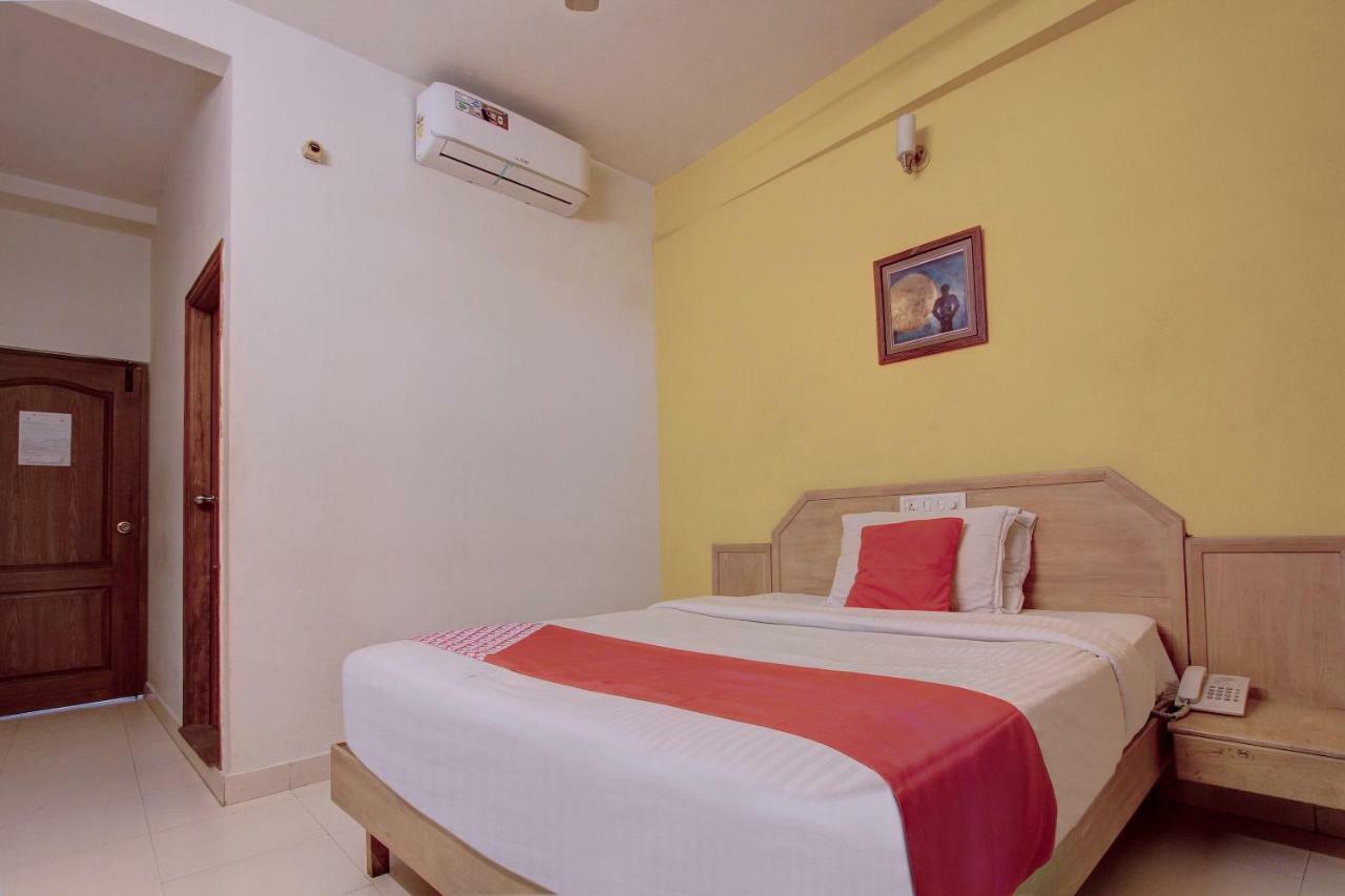 Oyo 27005 The Woodbridge Bangalore