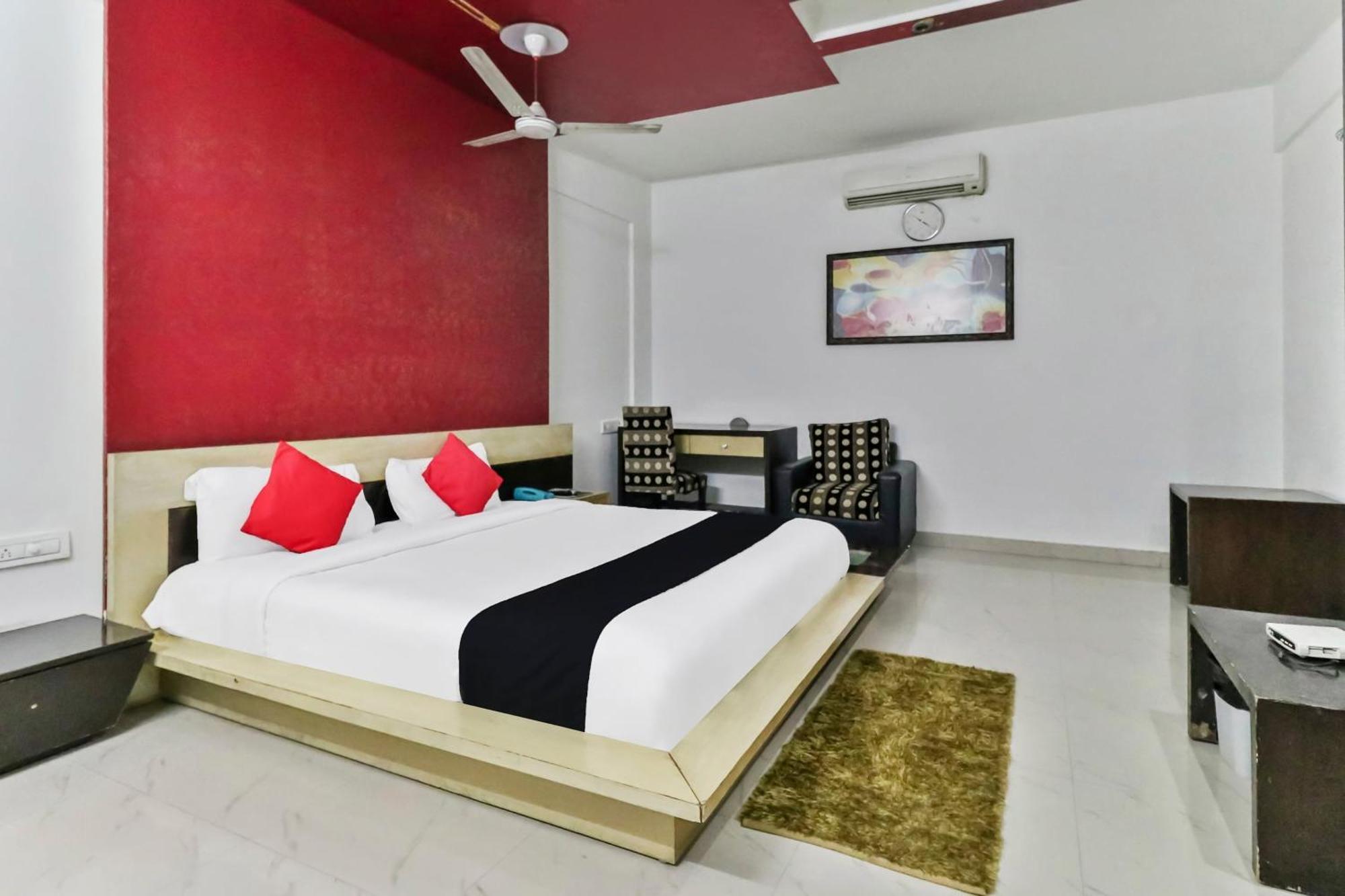 Capital O 16324 Niche Hotel