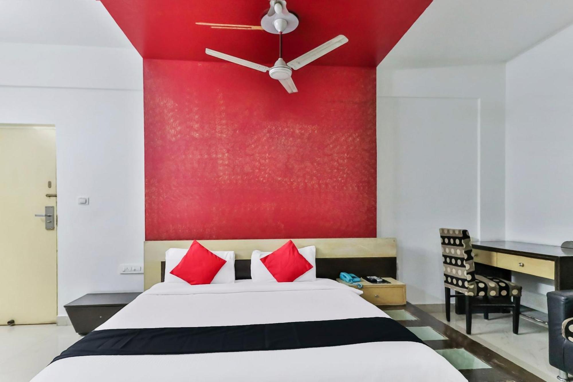Capital O 16324 Niche Hotel