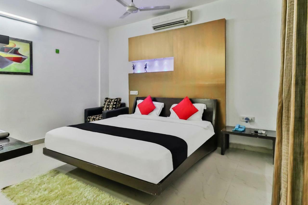 Capital O 16324 Niche Hotel