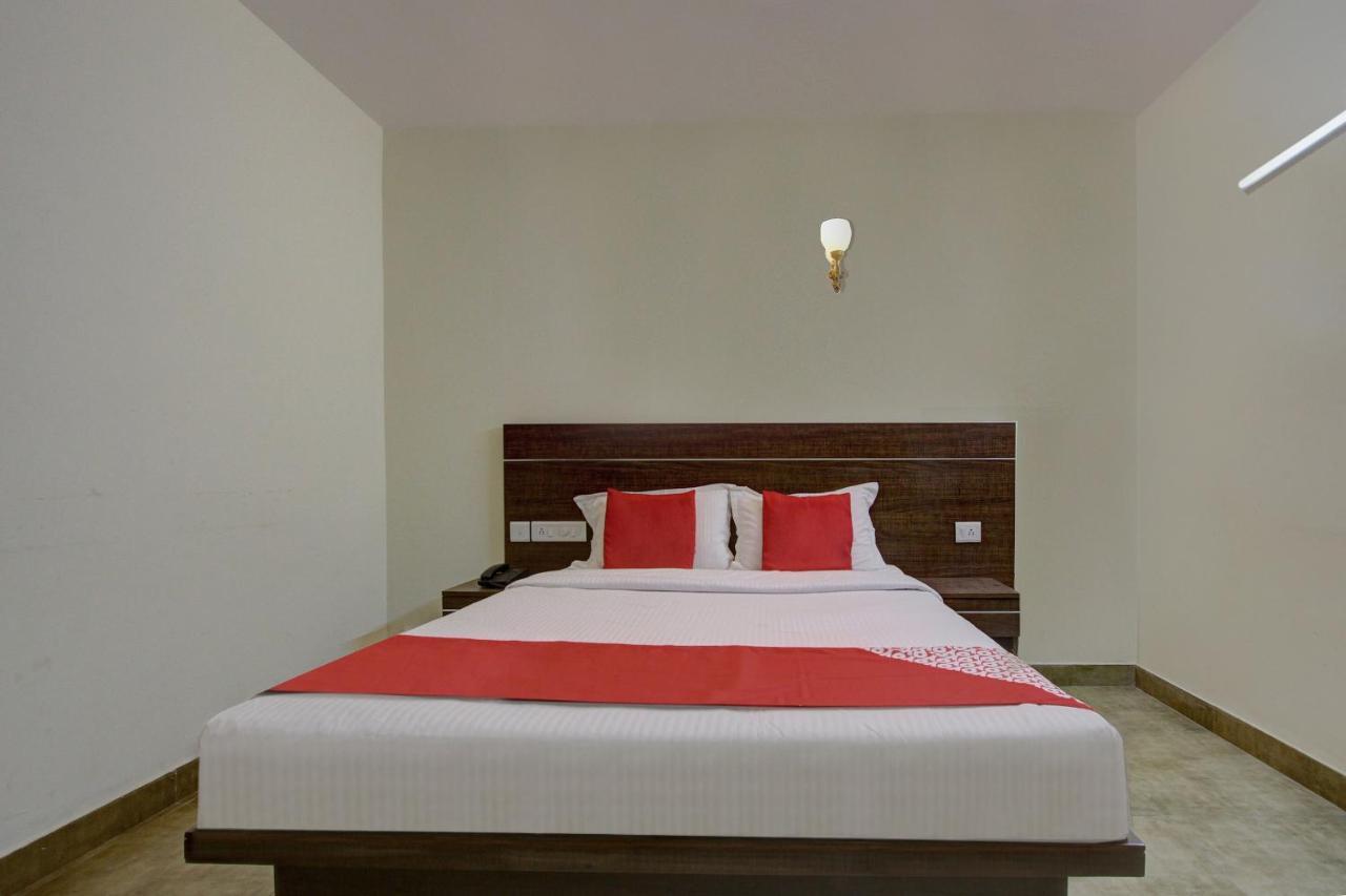Oyo 26163 Jodidhar's Club Hotel 3*