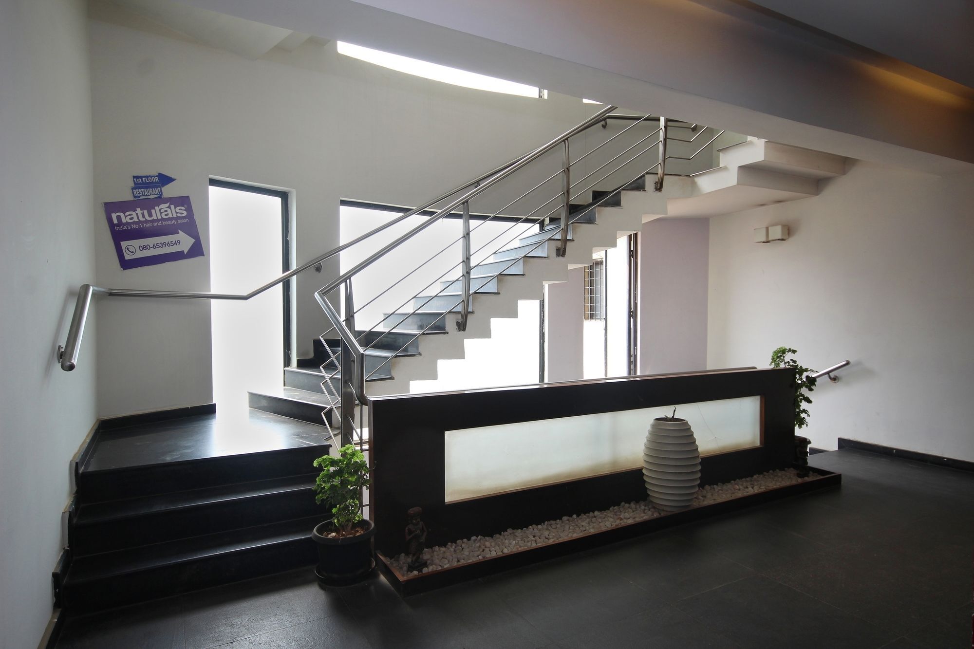 Oyo Whitefield Main Road Hotel