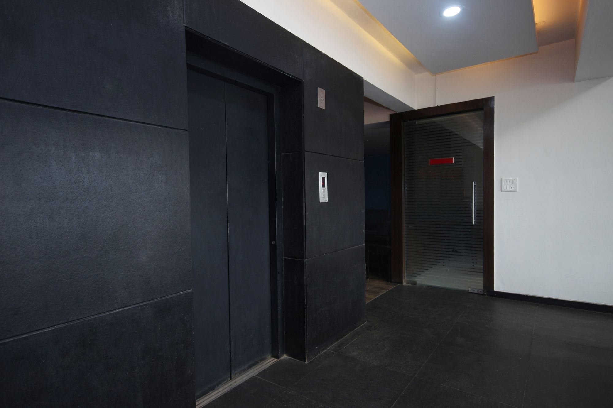 Oyo Whitefield Main Road Hotel Bangalore
