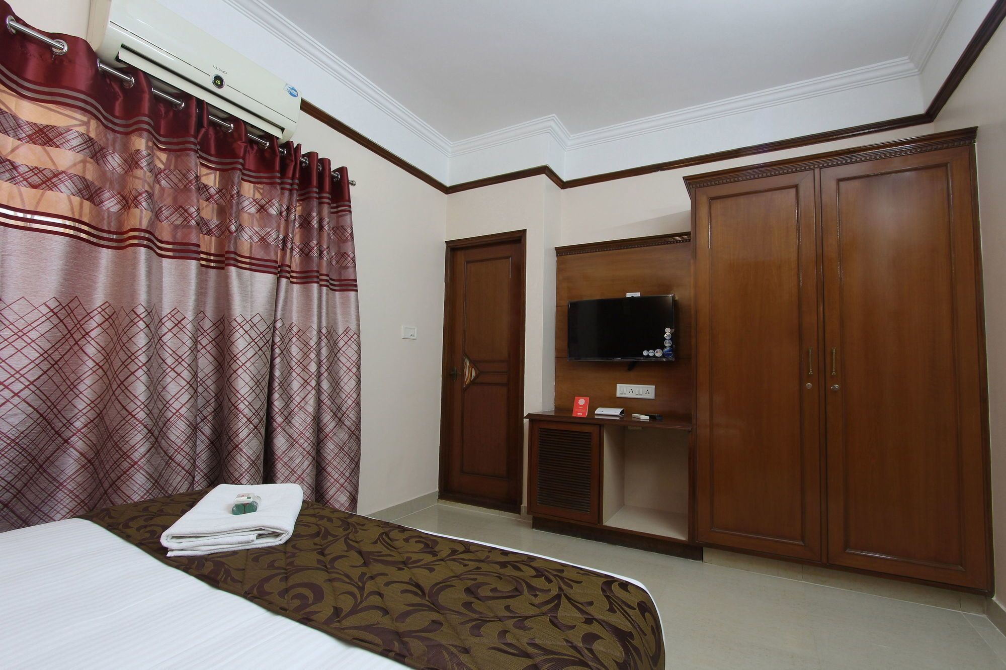 Oyo 8463 Bluemoon Grand Hotel
