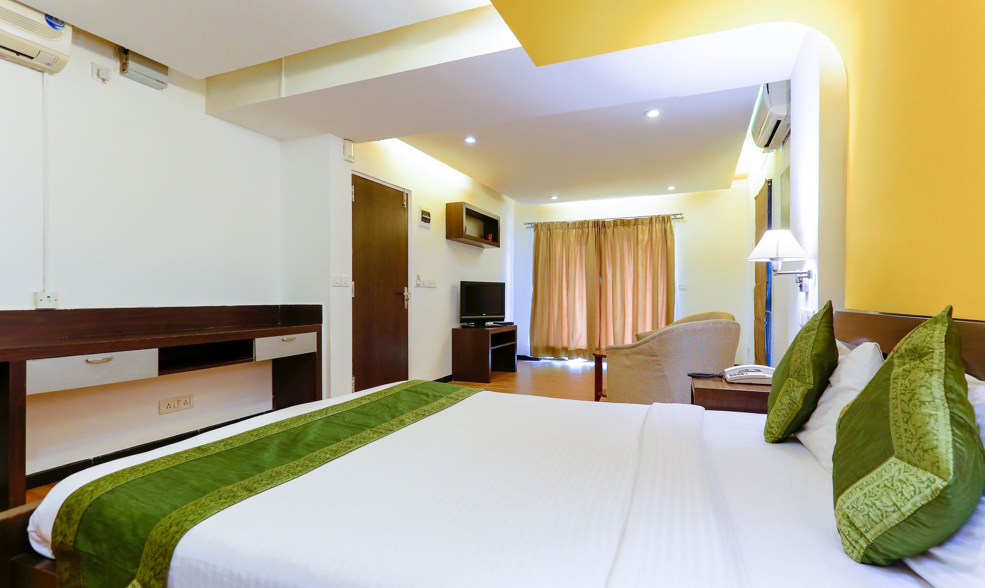 Treebo Red Carpet Hotel 3*