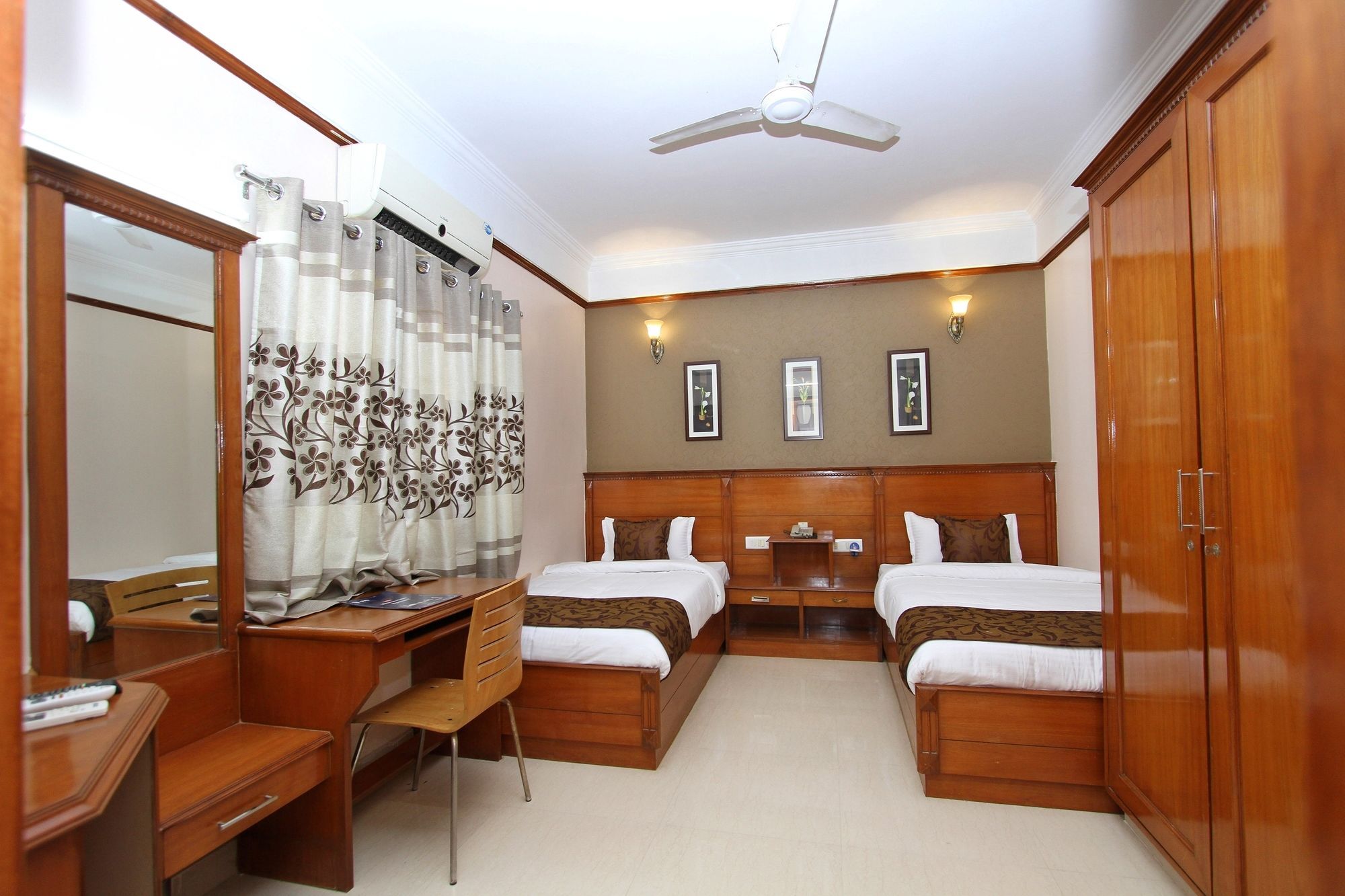 Hotel Oyo 8463 Bluemoon Grand 2*
