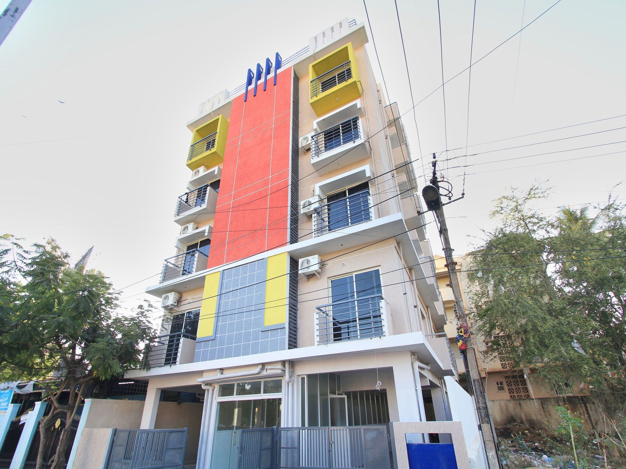 Oyo 11058 Shelton Manayata Hotel 3*