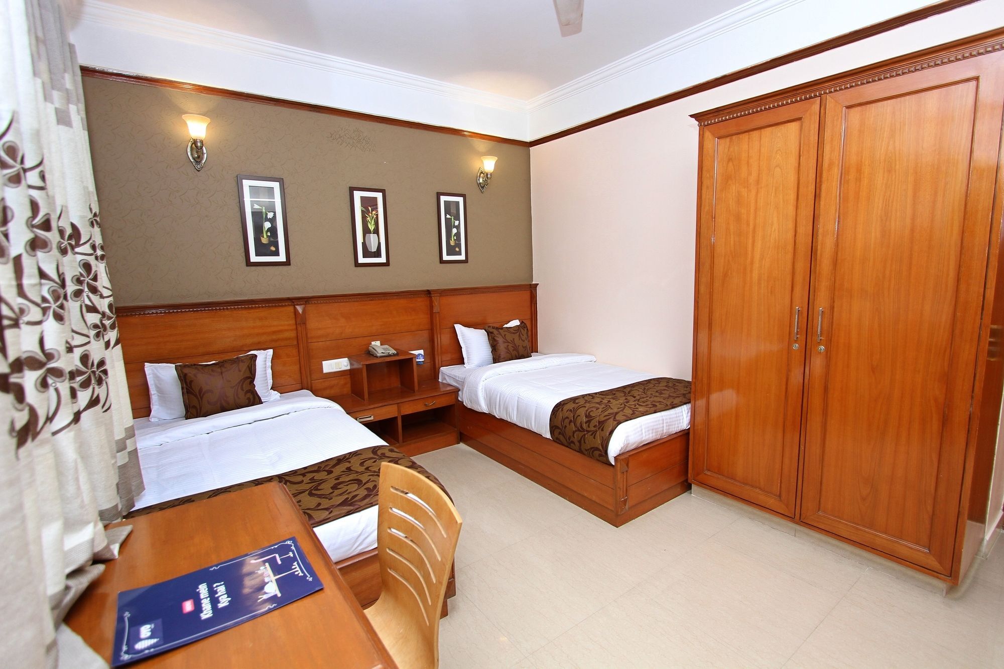 Oyo 8463 Bluemoon Grand Hotel