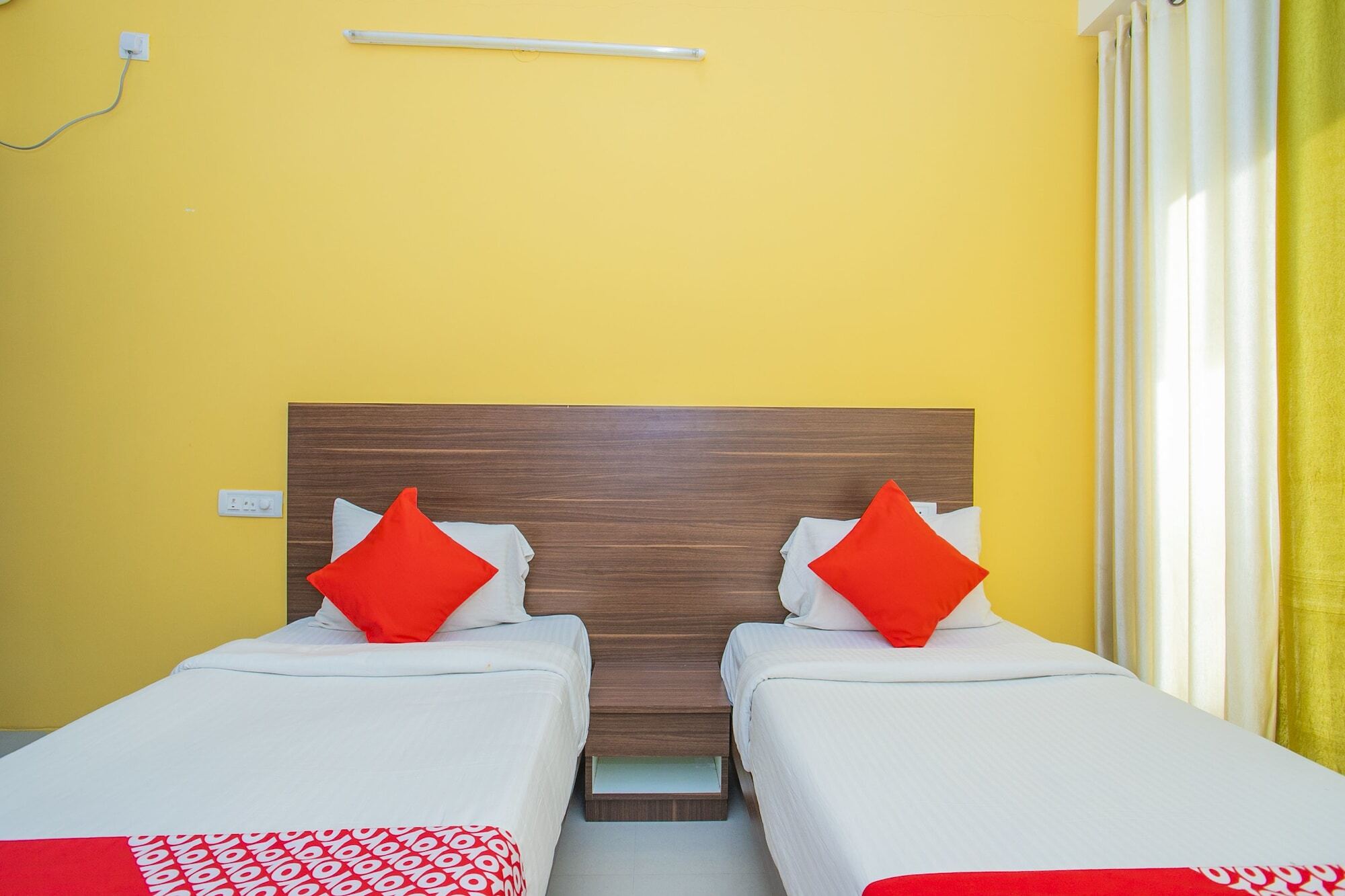 Oyo 22935 Iwe Hotel