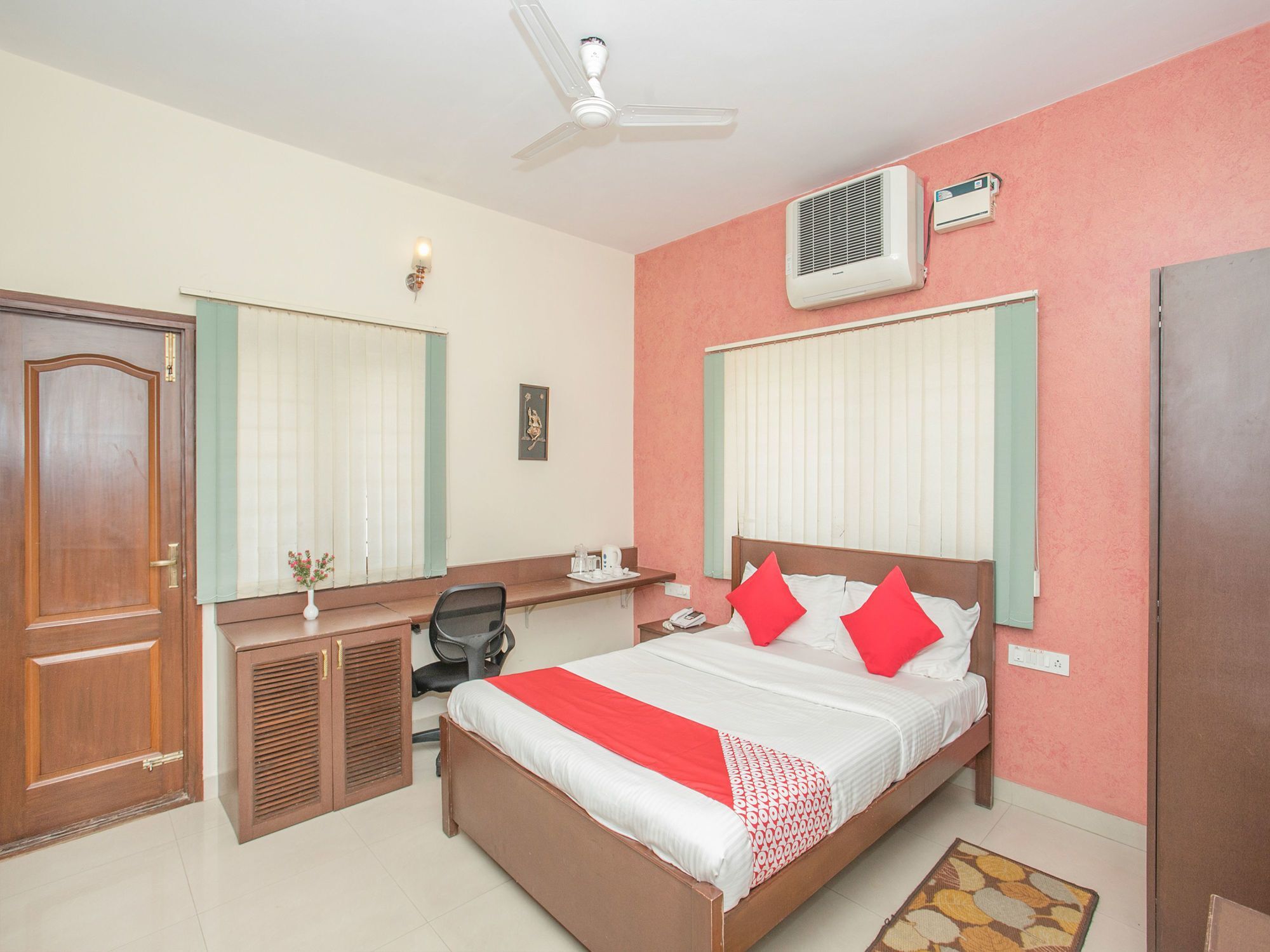 Hotel Oyo 12524 Compact Supralisa Bangalore