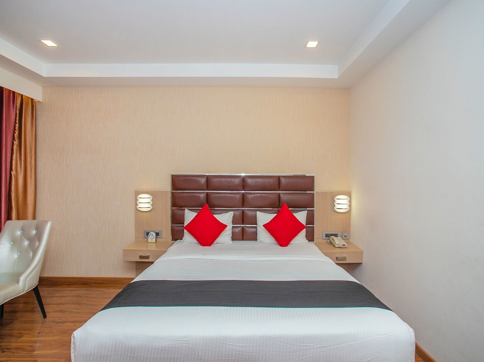 Capital O 15186 Sahar Pavillion Hotel