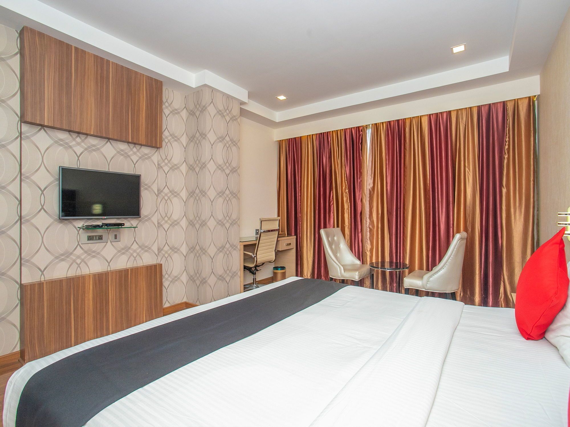 Capital O 15186 Sahar Pavillion Hotel 3*