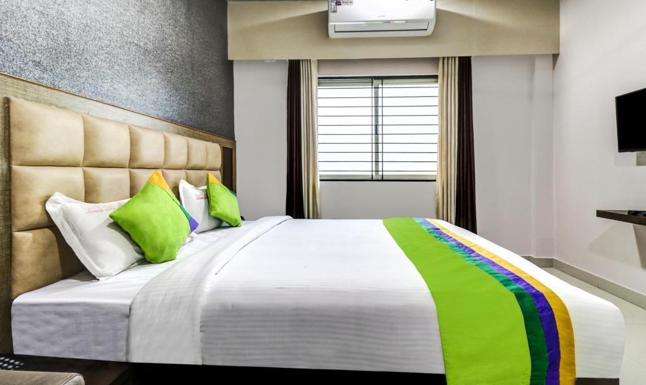 Treebo Sahara 750 M From St Johns Medical College And Hospital Hotel 3*