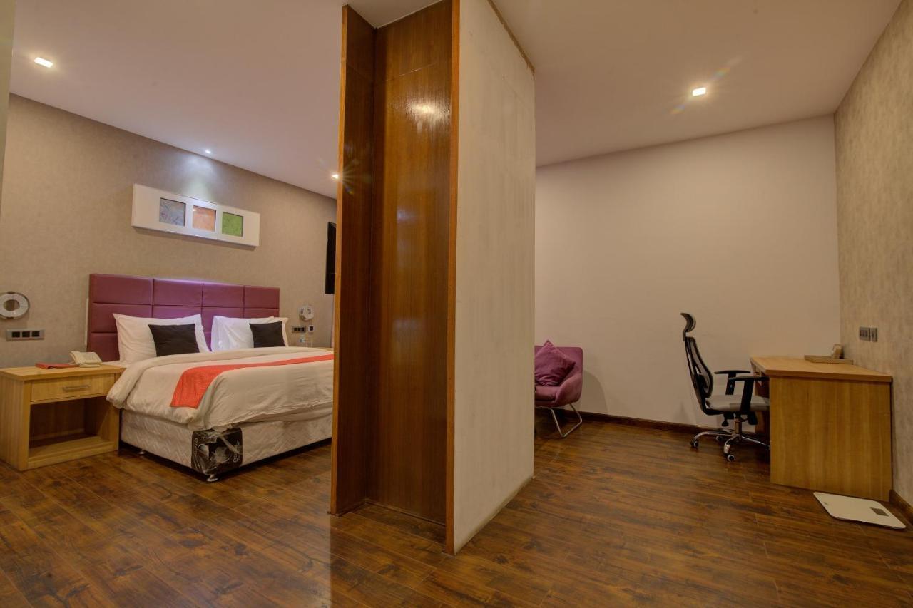 Collection O 30018 Ramee Electronic Hotel 3*