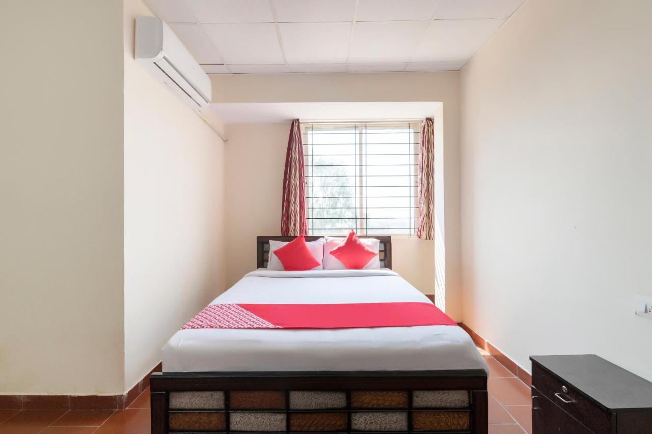 Hotel Oyo 49073 Whitefield Comforts Bangalore