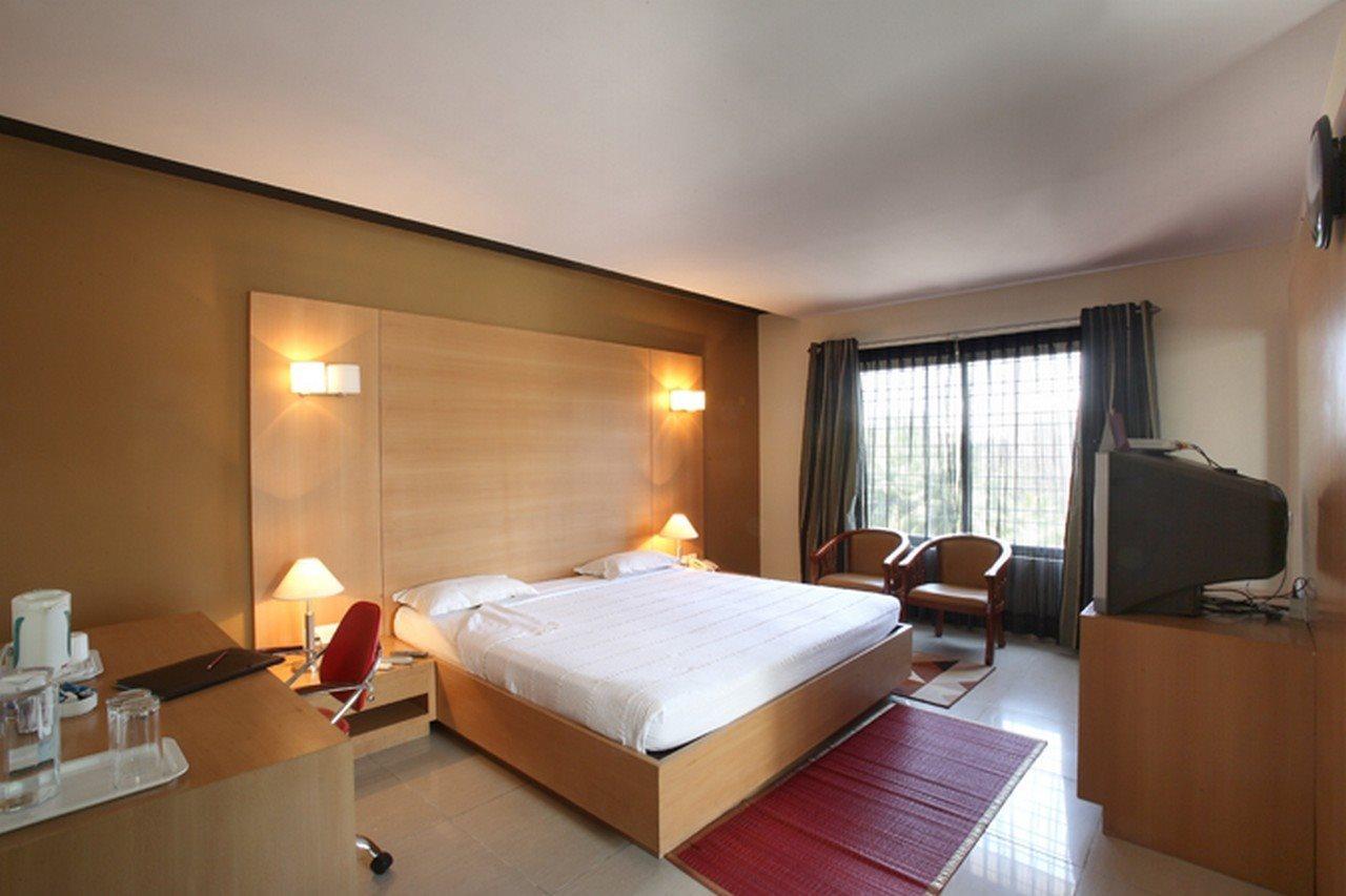 Curzon Hotel 3*