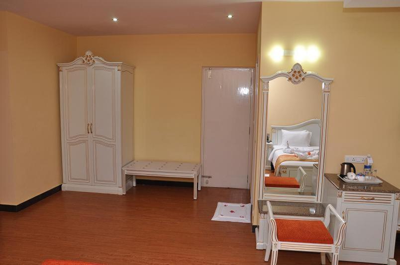 Golden Cascade 3*