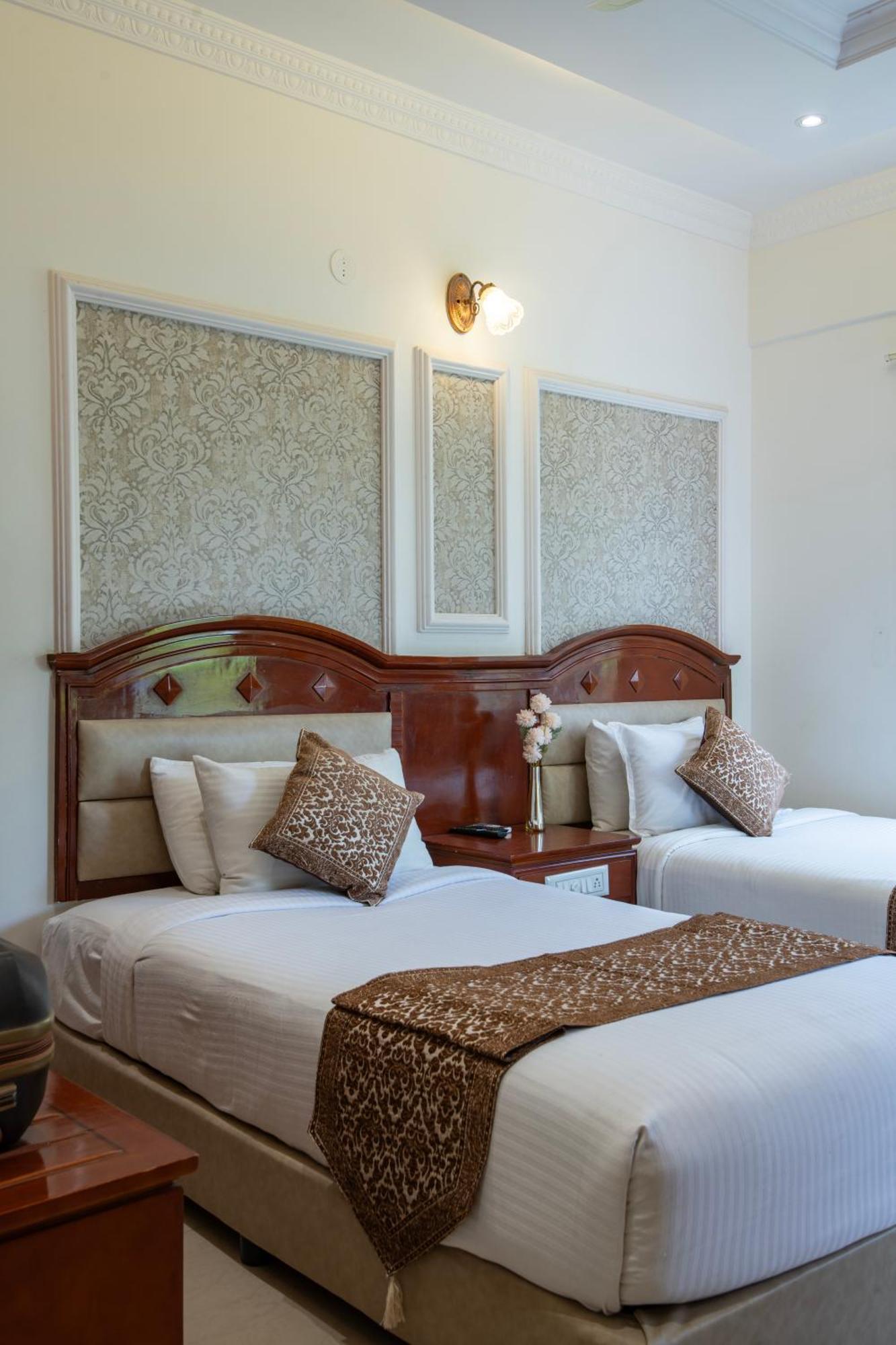 Hyde Park Hotel
