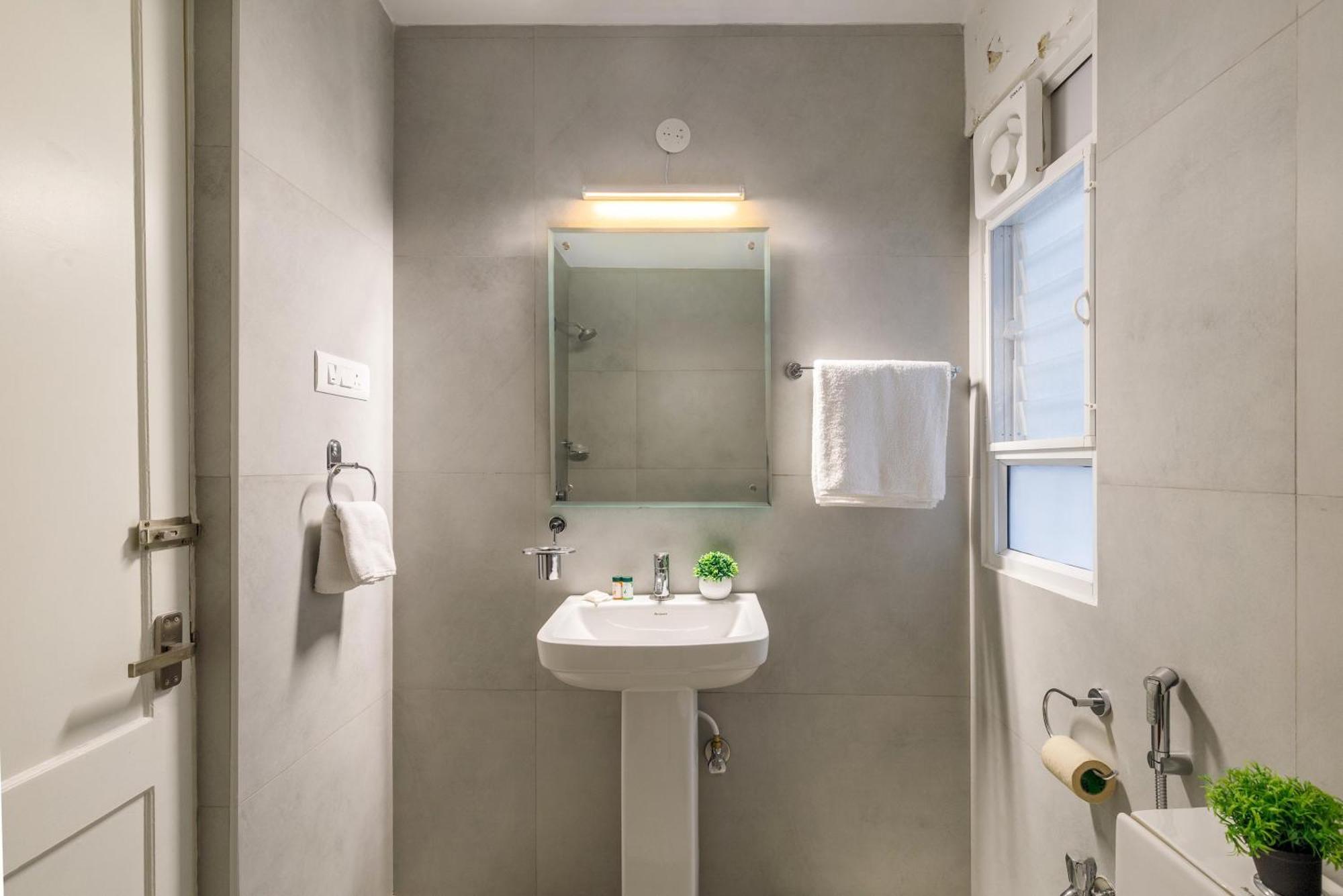 Crystal Edge By Red Oliveoff Mg Road Apartment *