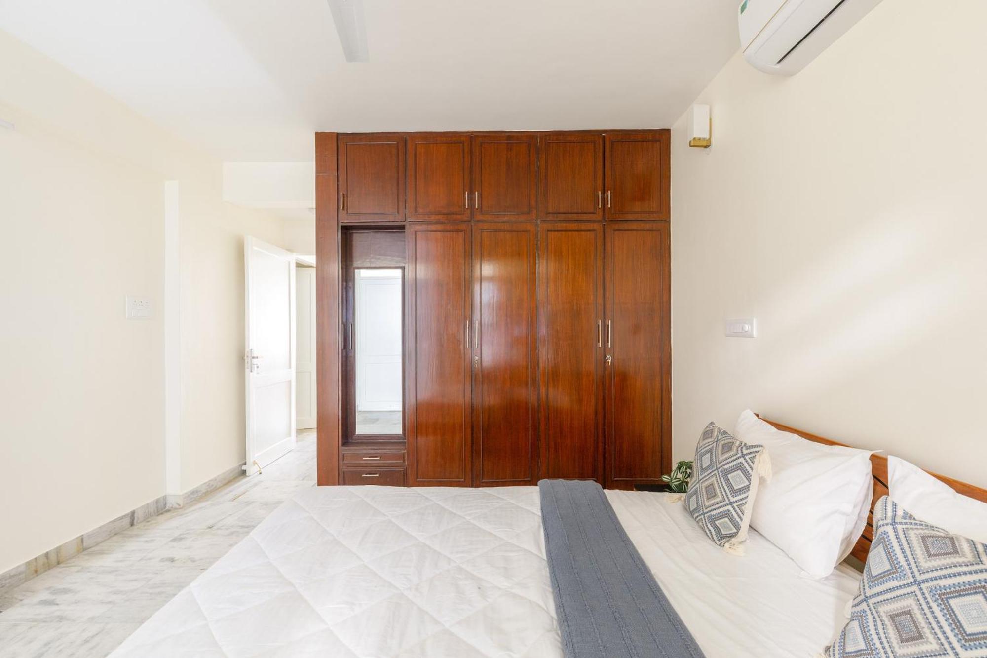 Crystal Edge By Red Oliveoff Mg Road Apartment *