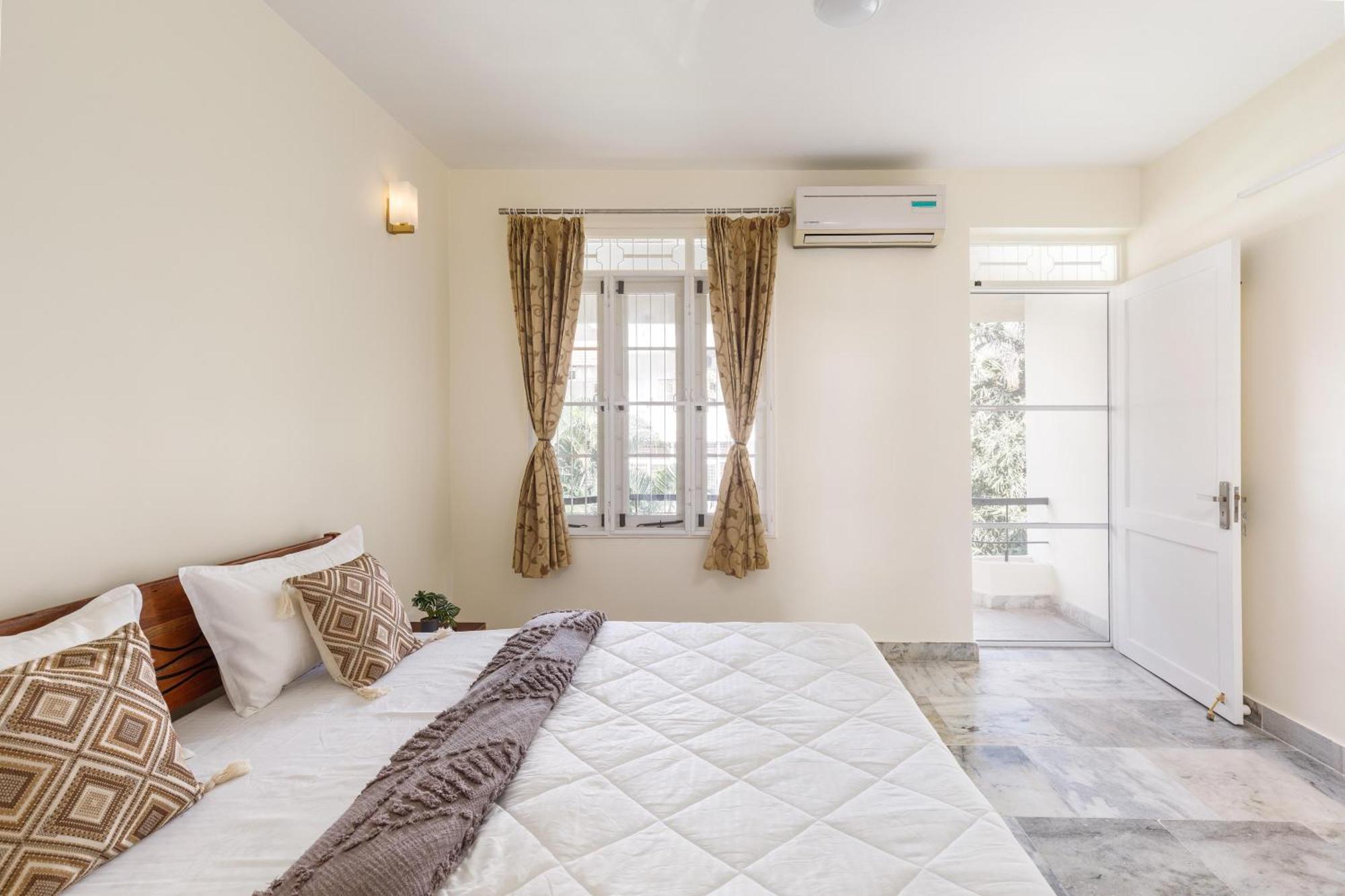 Crystal Edge By Red Oliveoff Mg Road Apartment *