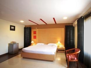 Curzon Hotel