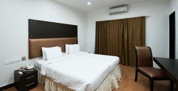 Golden Cascade 3*