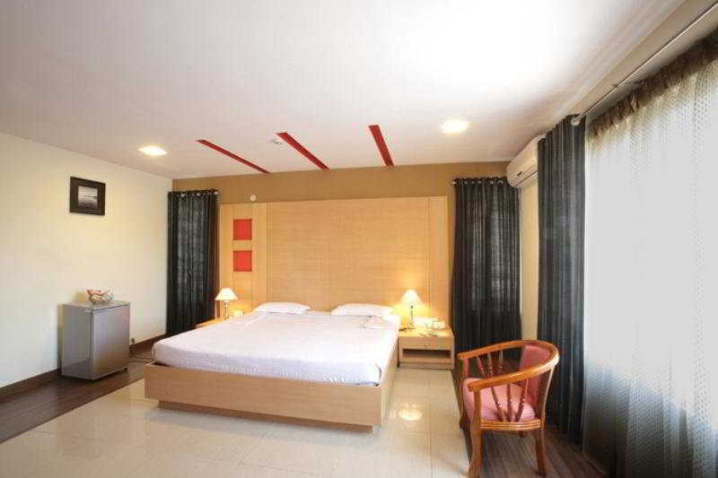 Hotel Curzon 3*