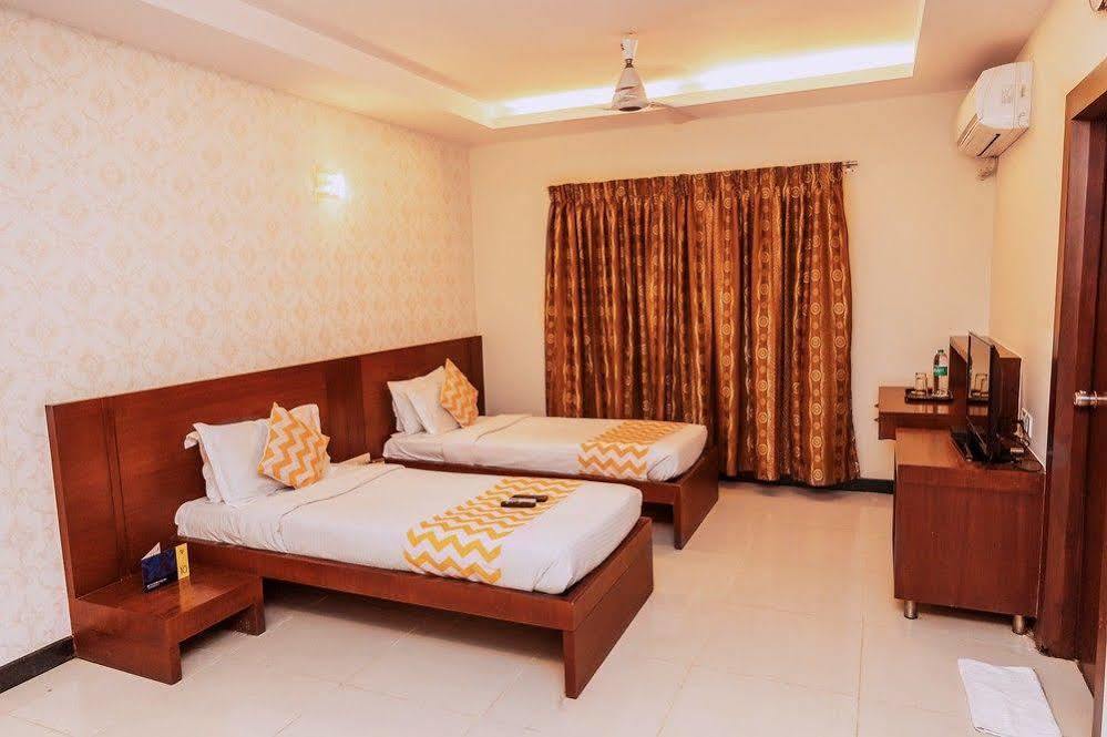 Hotel Curzon 3*