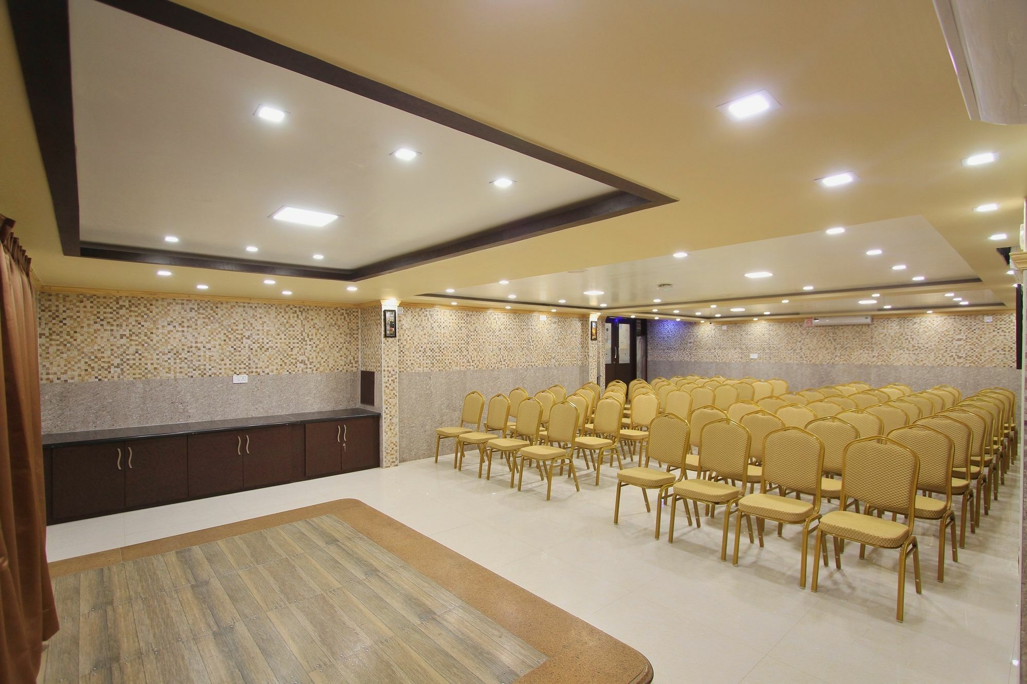 Bluemoon Log-Inn 3* Bangalore
